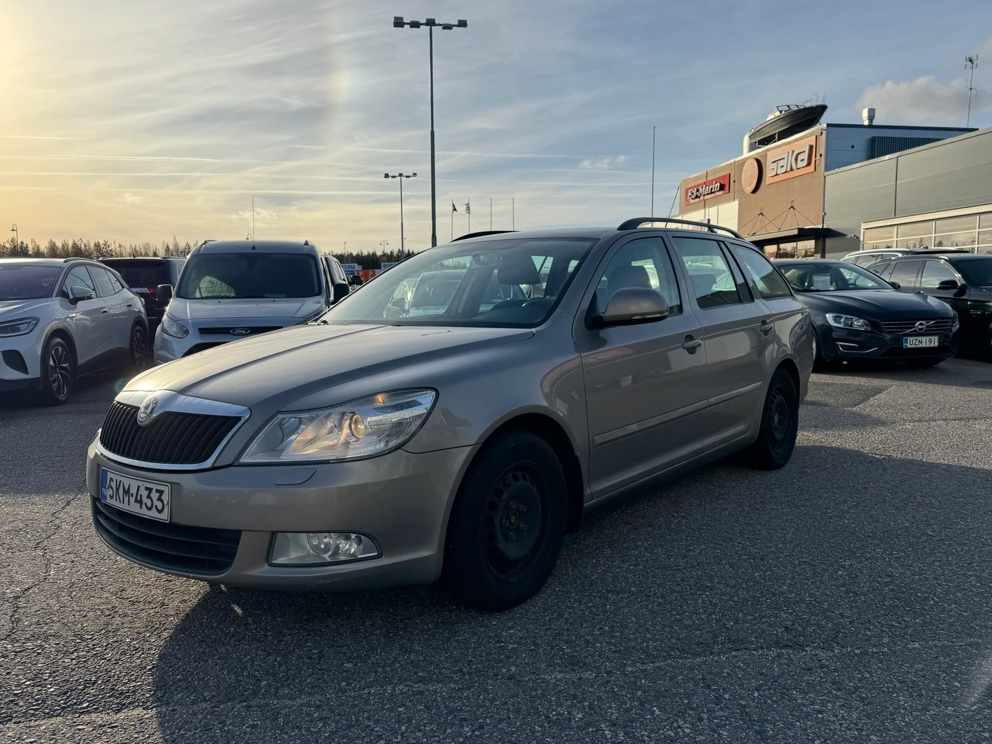 Car Image - 2pXHLTFgrmOnO7GyRBiRGX