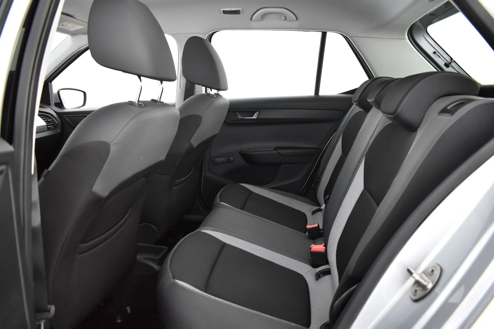 Car Image - fLKBBgZmwiltSbI2Ys4ig