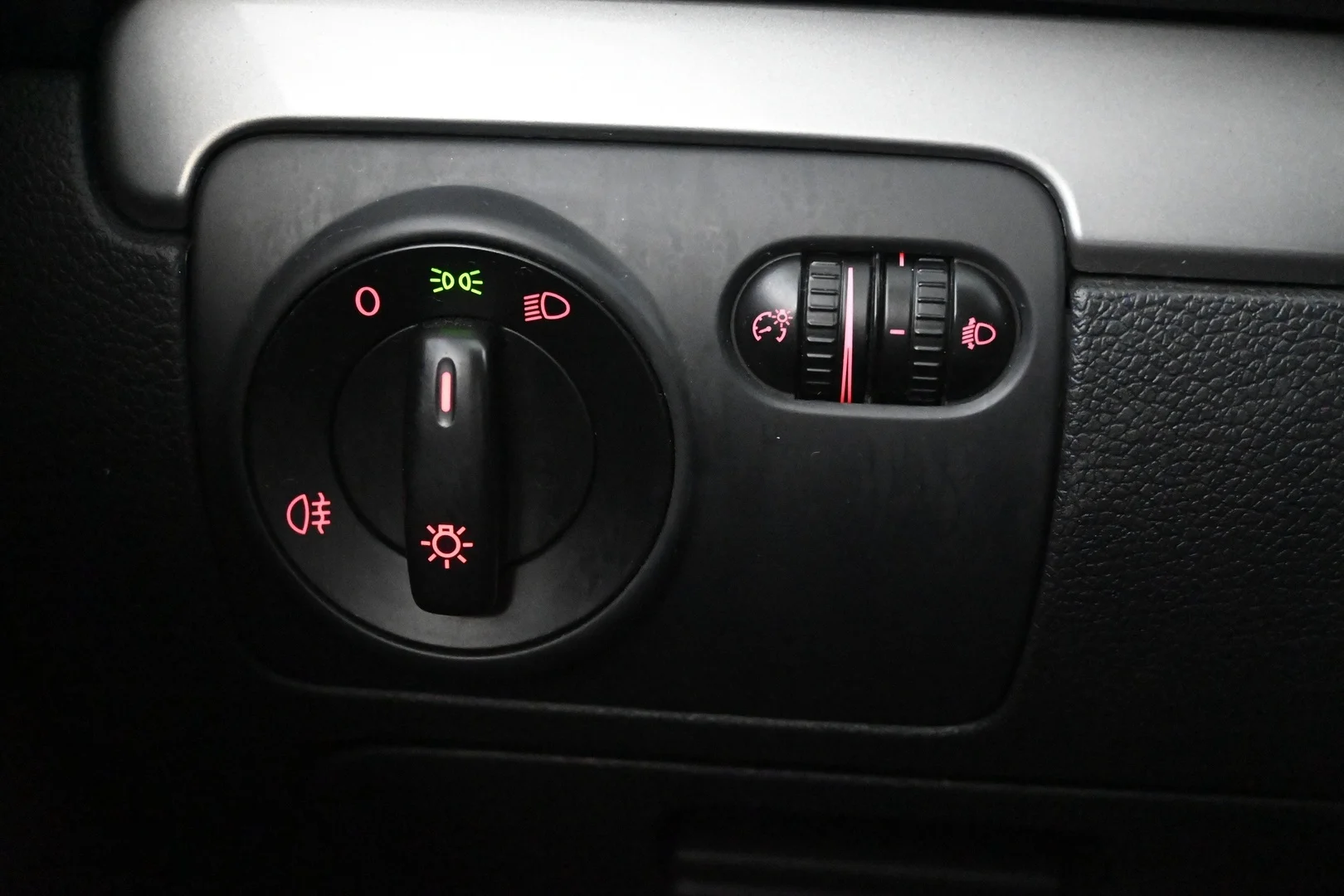 Car Image - 2PXsxXCC0pbYeSgkF7En29