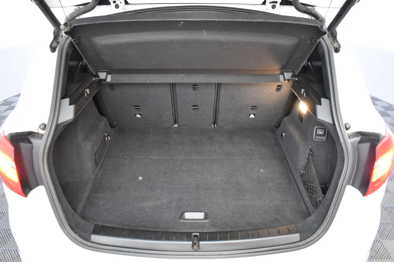 Car Image - 5P7VlIGcDAIPindE2jliFz