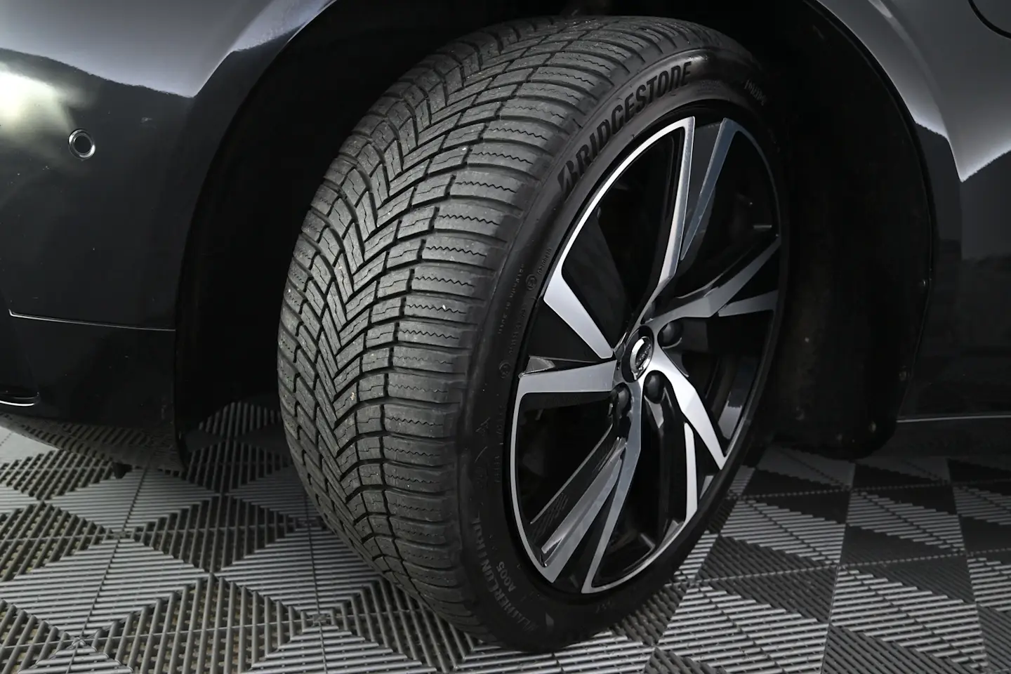 Car Image - JiYb3yCHr5FIHBkRVSms8