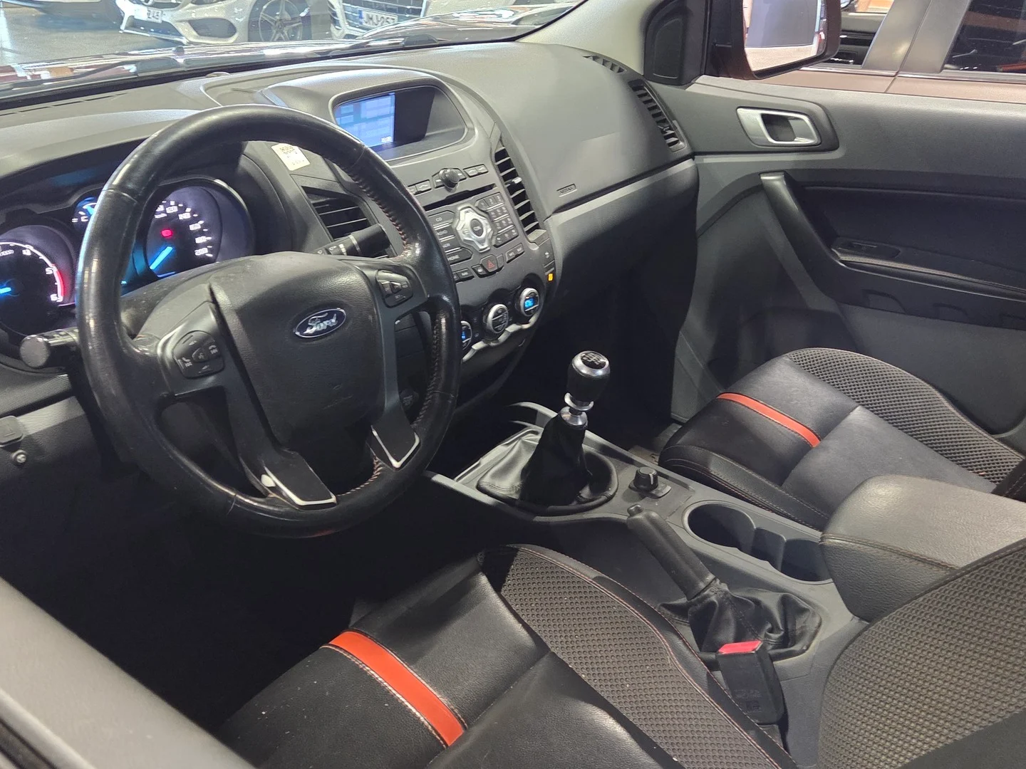 Car Image - 5TIfBHbgbNXMO1iLn7u0IA