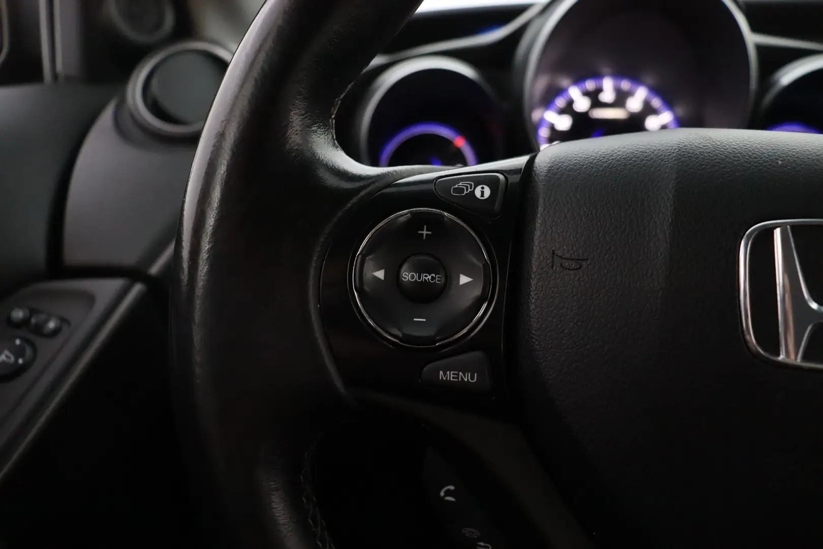 Car Image - 6Q7inZkICJj4pEdM0WeNG
