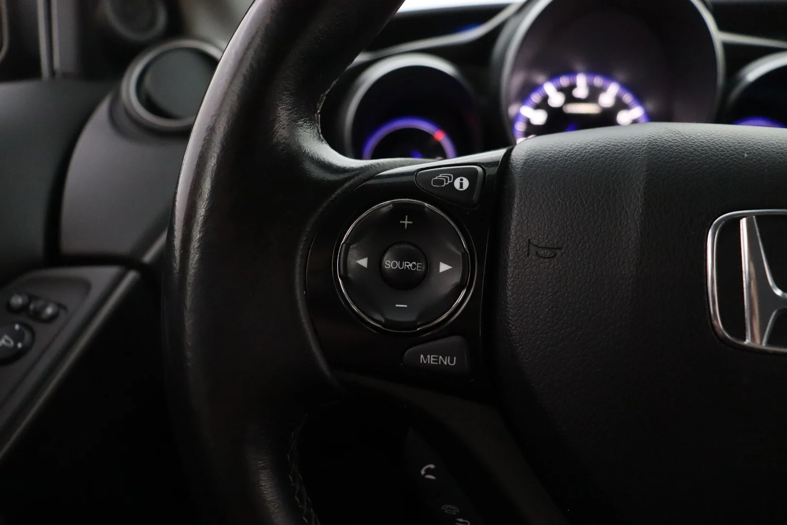 Car Image - 6Q7inZkICJj4pEdM0WeNG
