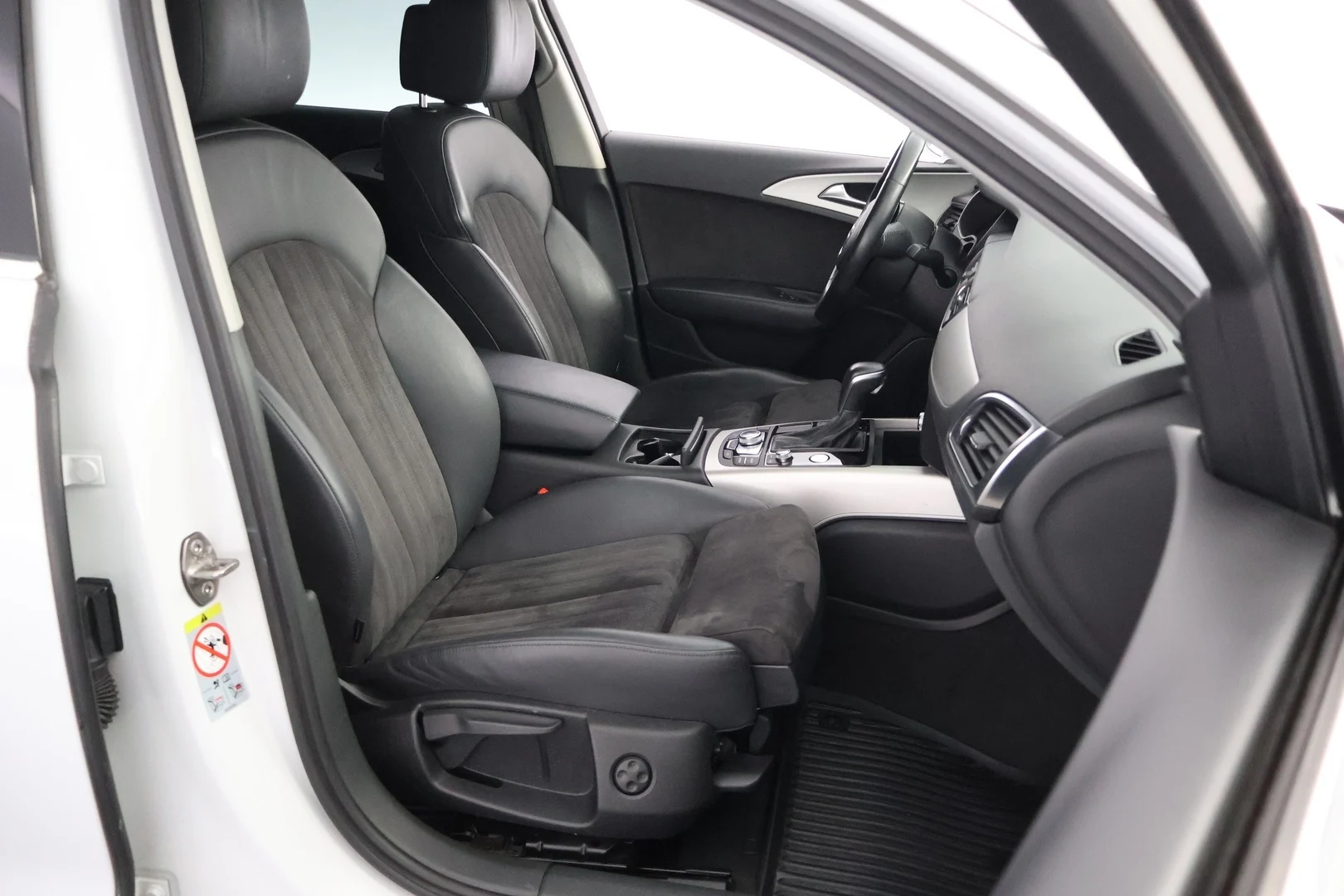 Car Image - 2v7q50pdv4KdLbf2IxBO8Z