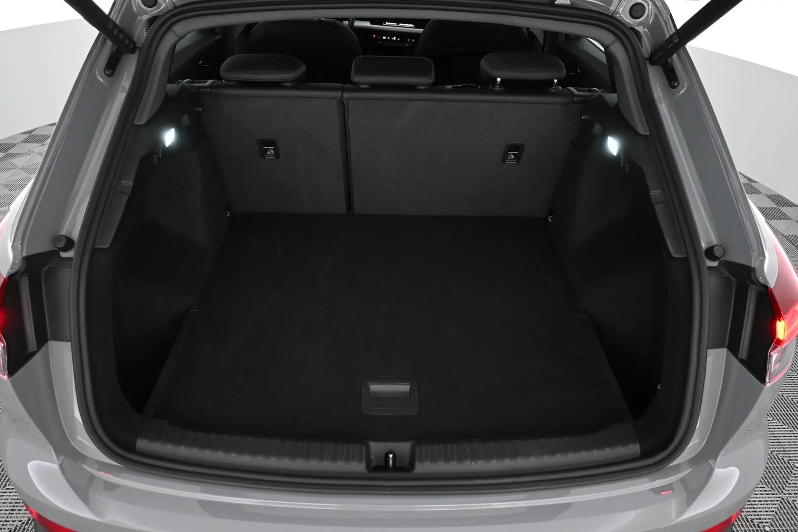 Car Image - 1lfbnyy9TjBaC5UTyFuyGm