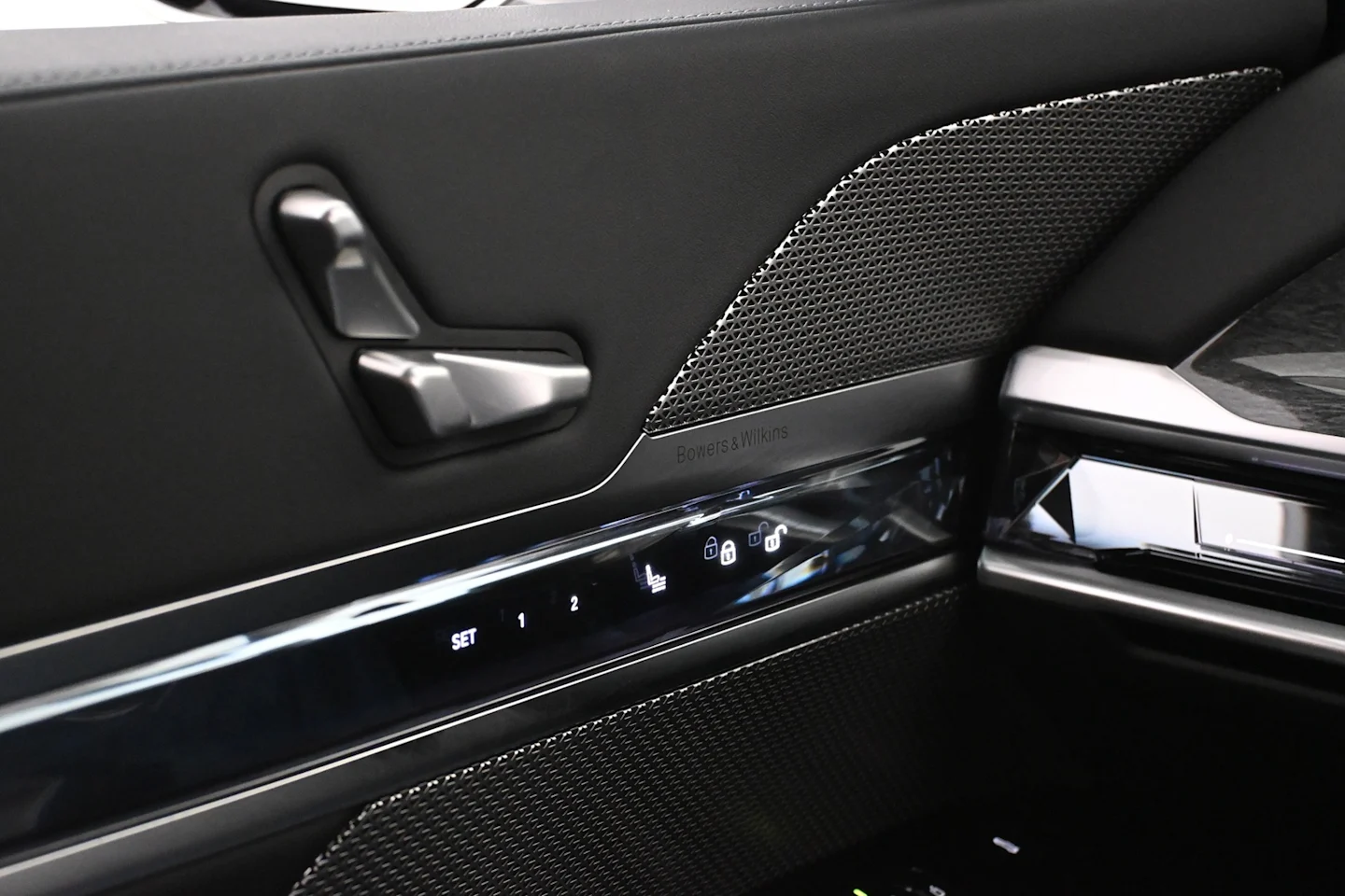 Car Image - 5az1c4F94aKq9M6FX9n1zt