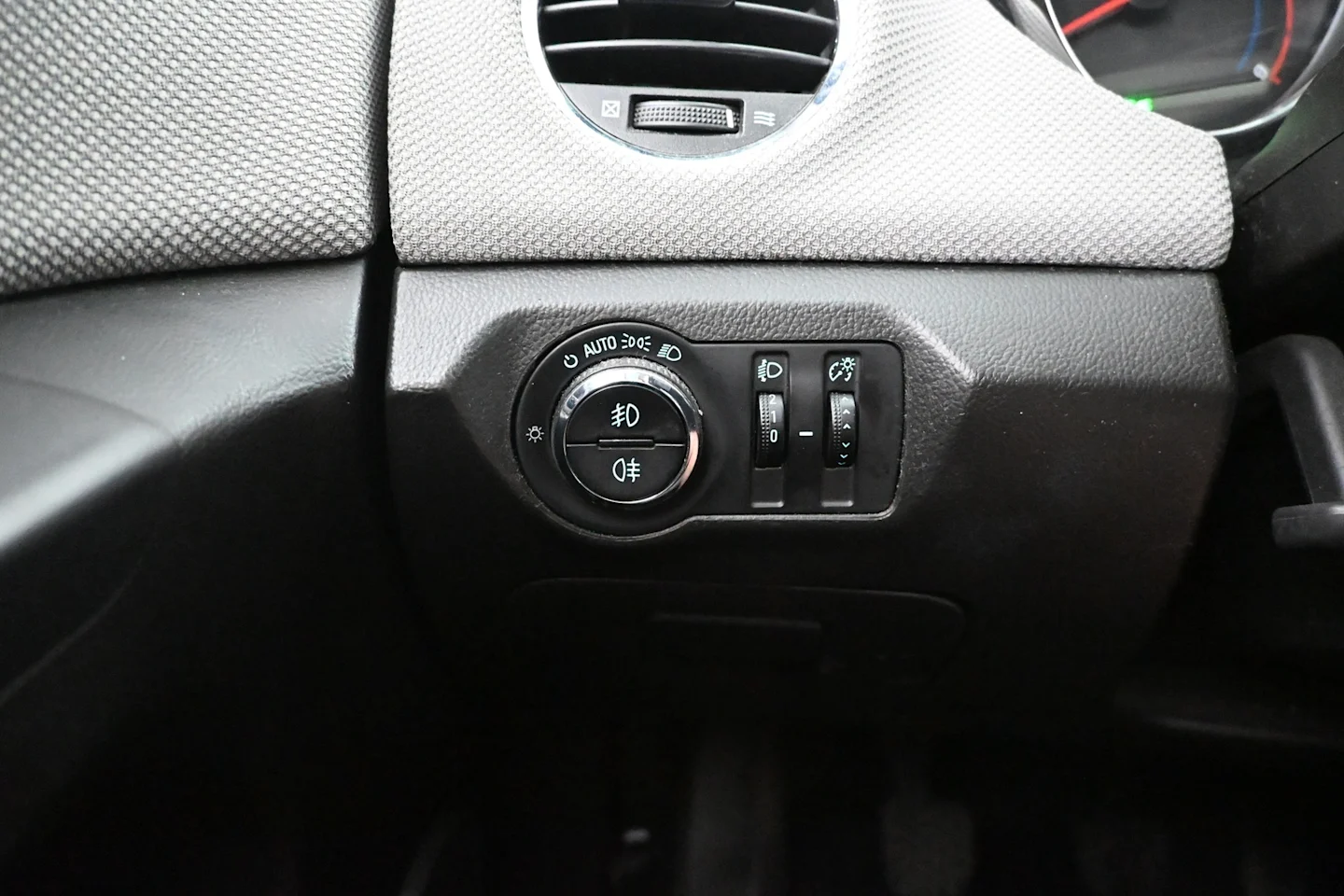 Car Image - 3k28J2OsPhugaIrLWHSPil