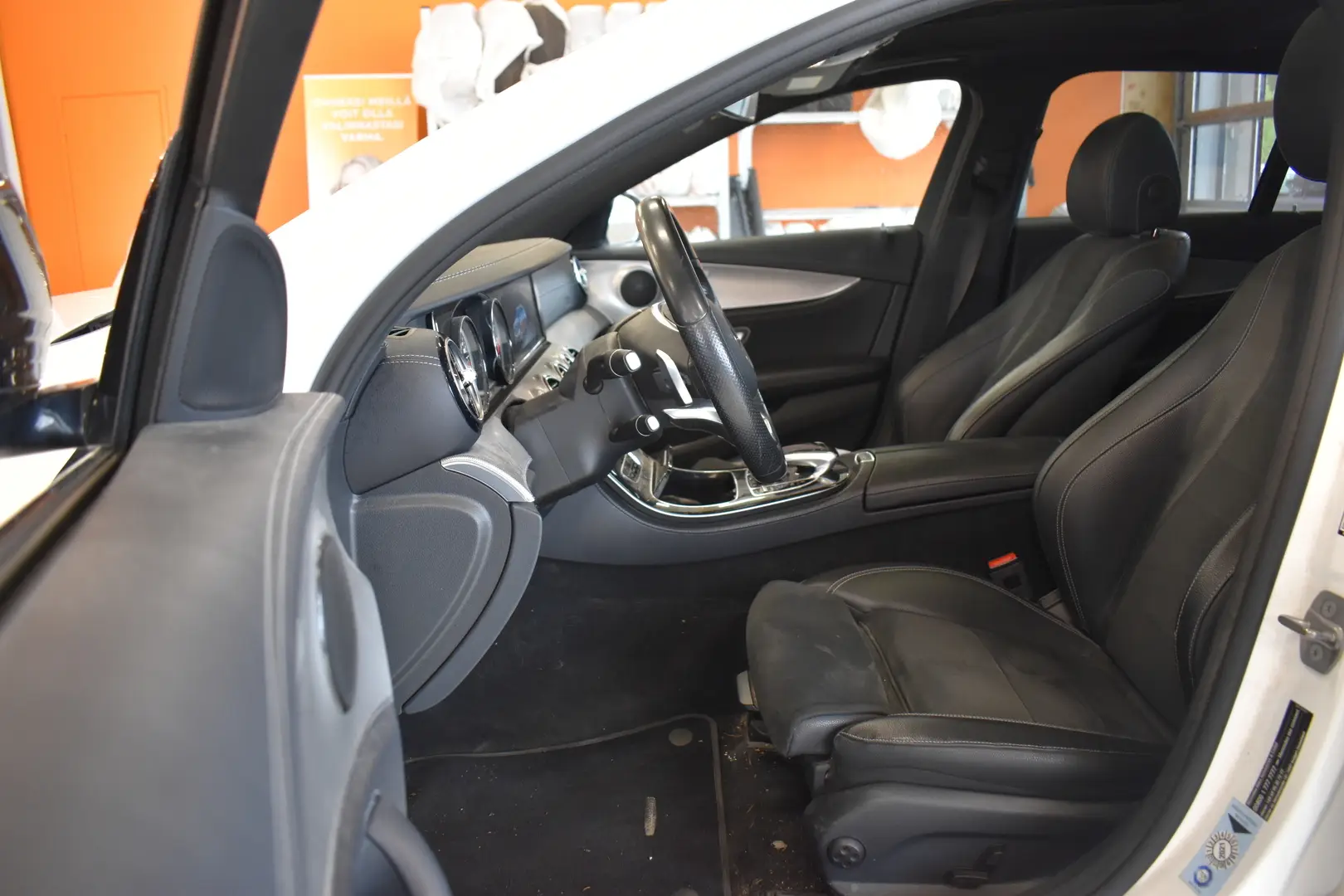 Car Image - 41R3Whn6GnzOTg6iBYbnC9