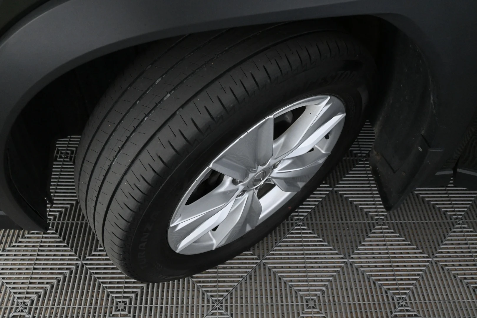 Car Image - 6L98iUJz5FVYEyFAFu5ADp