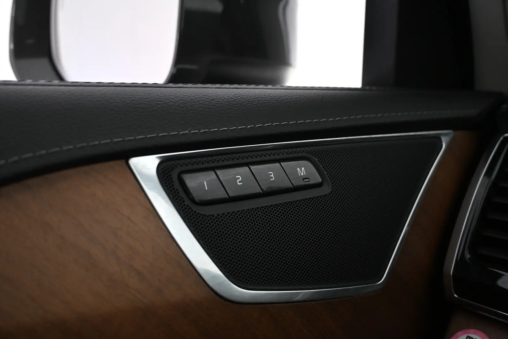 Car Image - 4TSSilqVPzvHXKbhyNBVWJ