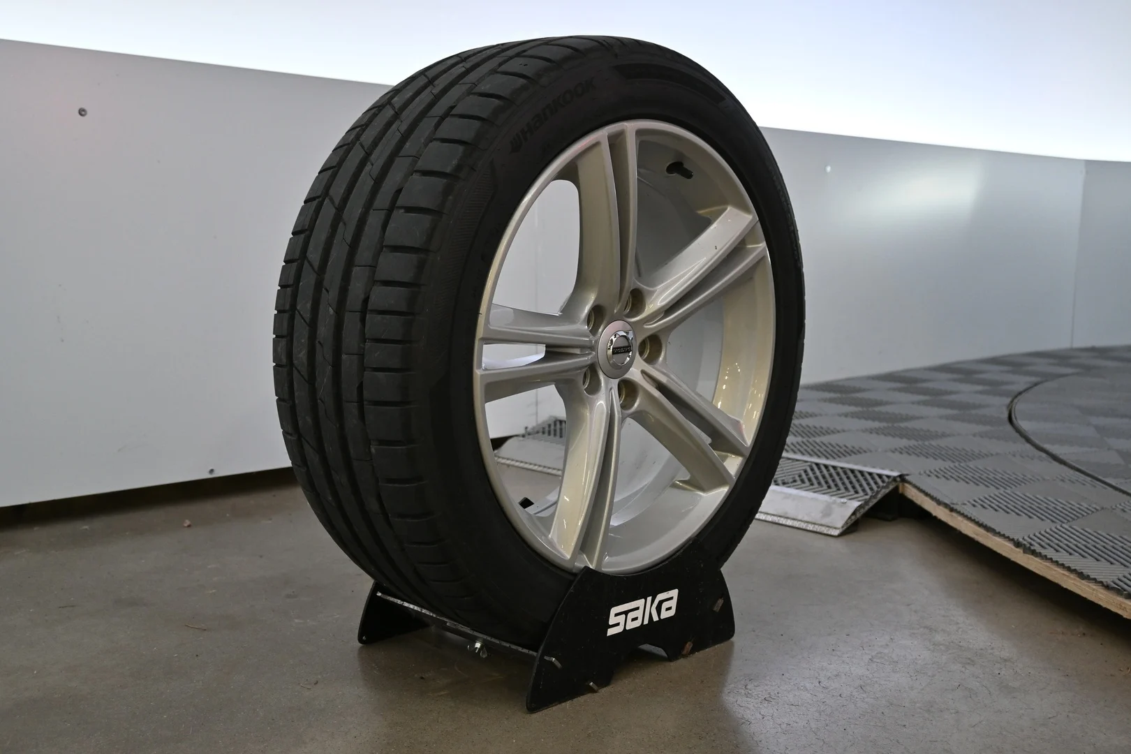 Car Image - 2h5C0H0yoW2ByiSO4k7Rfo