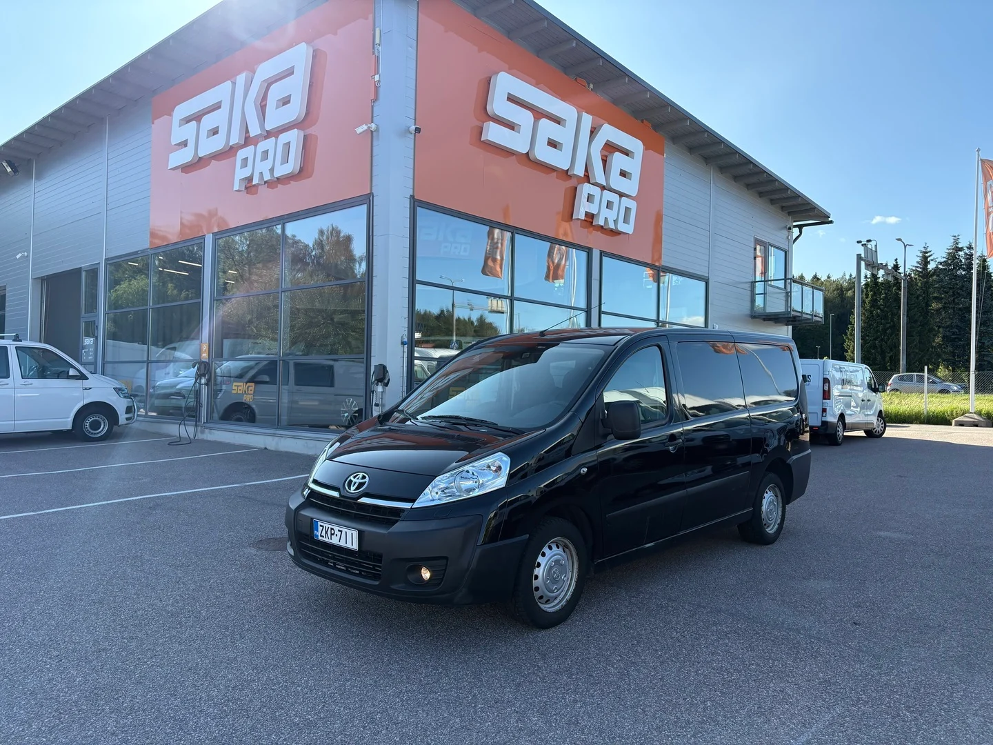Car Image - 3CROB3YXE9yfsMGtL1UvRp
