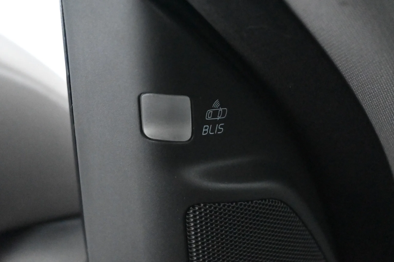 Car Image - UMtp6Gp3n26lxZH1C3G4Q