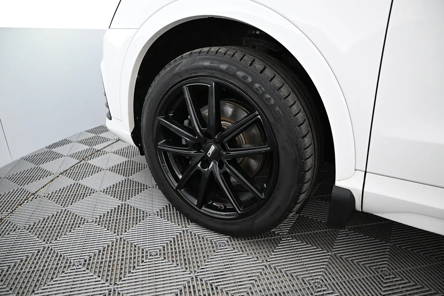 Car Image - 742MCYjj5w4aFsiSyAbi0t