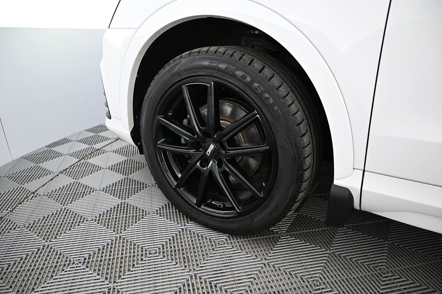 Car Image - 742MCYjj5w4aFsiSyAbi0t