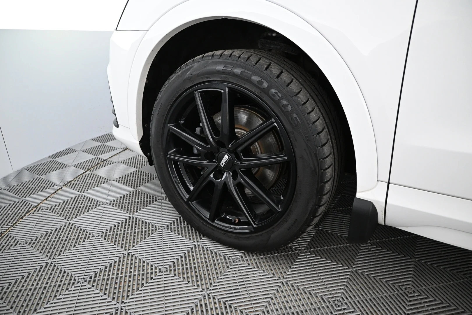 Car Image - 742MCYjj5w4aFsiSyAbi0t