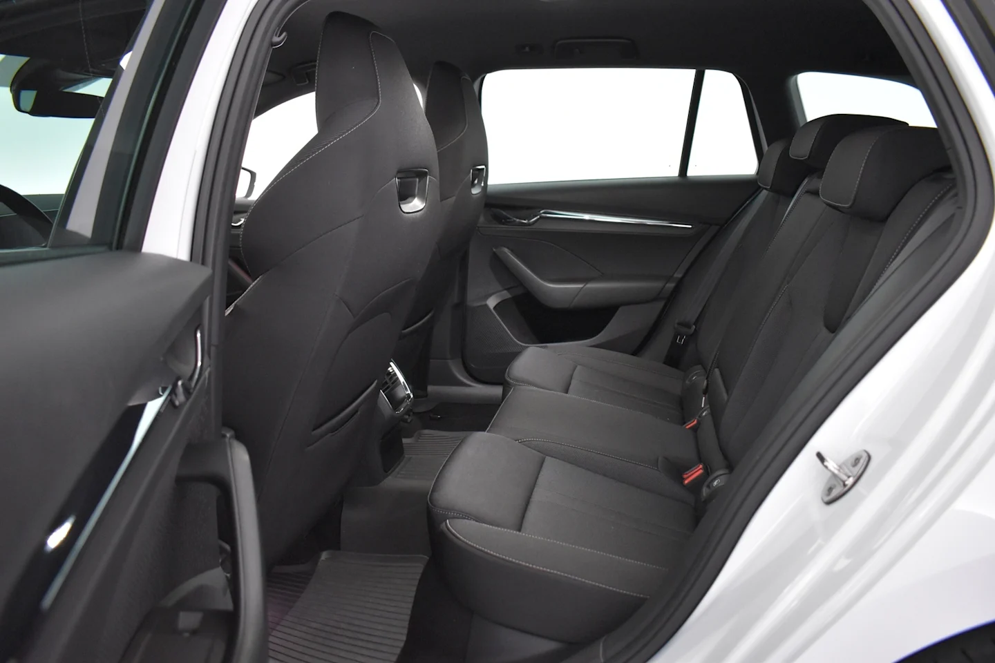 Car Image - 3W993AO9b30HfEeeebKYOG