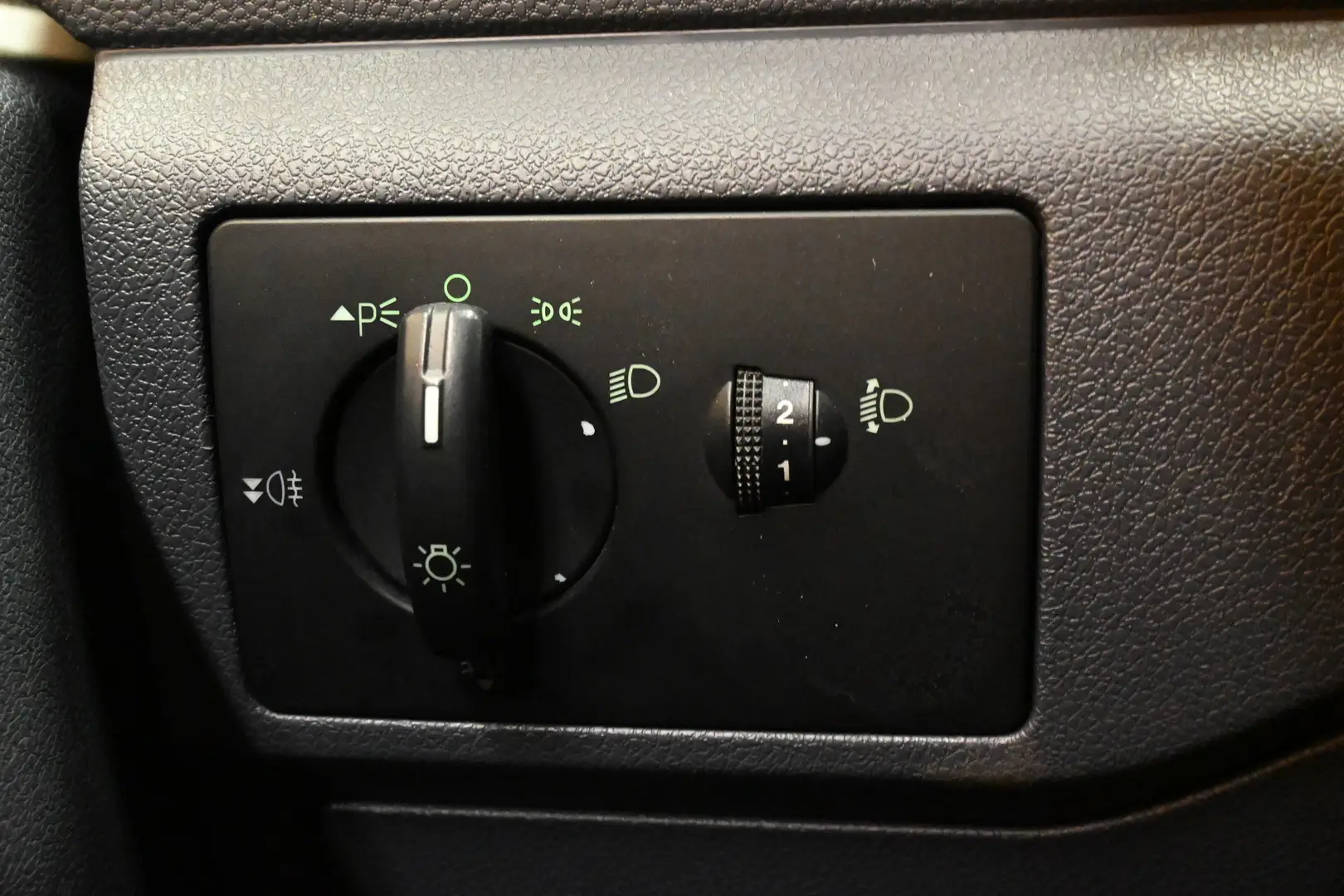 Car Image - 57NhcbujiIYekWr3r7UvJ7