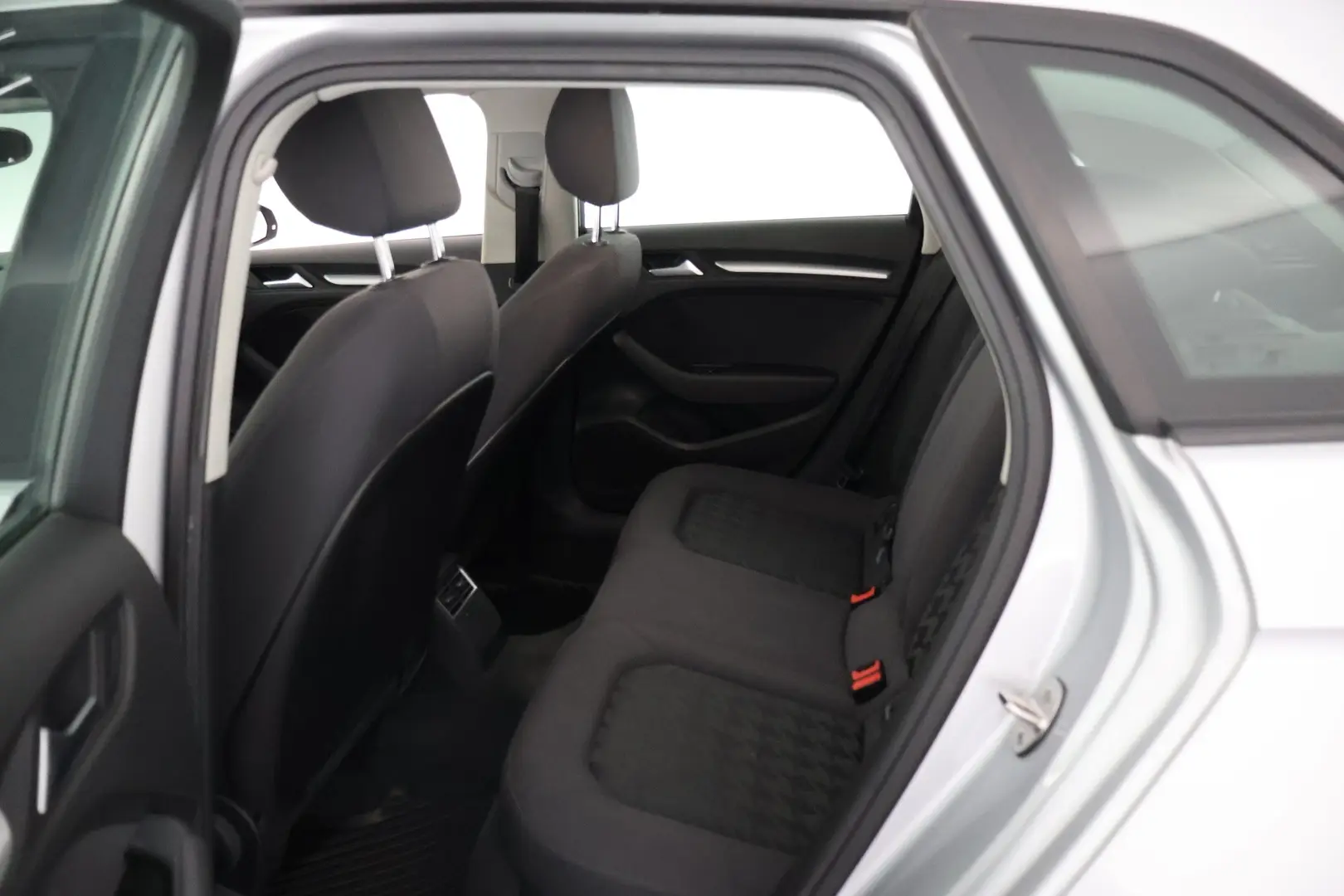 Car Image - 1gbi7bpJdICcSr129y8QsH