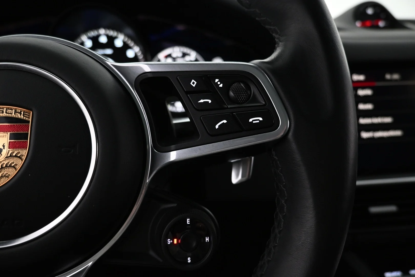 Car Image - 5XDnvxd3eQifdBf1oQurcx