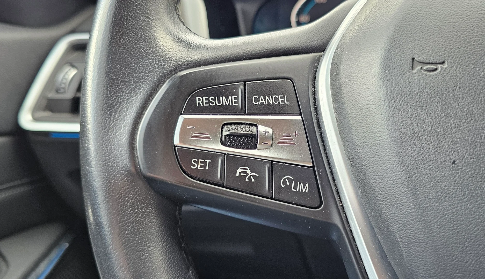 Car Image - 3SjOL3FjpsKpUmUN1dXtdU