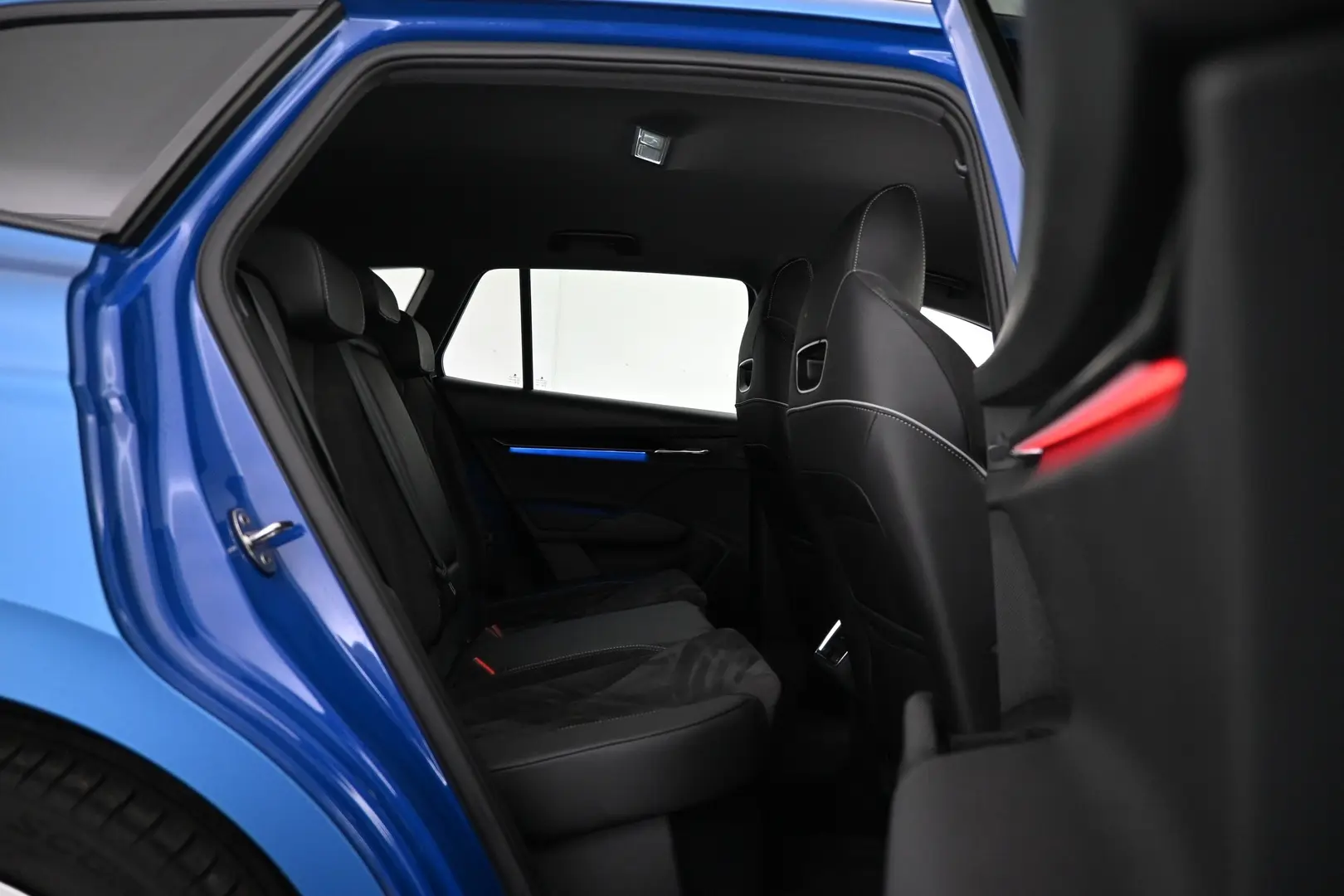 Car Image - 60cB9zzfq0iPbJJnD5TeIa