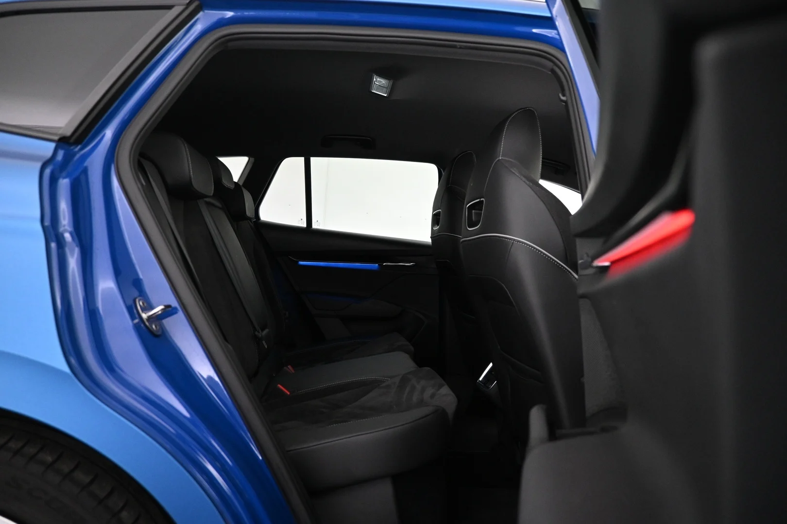 Car Image - 60cB9zzfq0iPbJJnD5TeIa