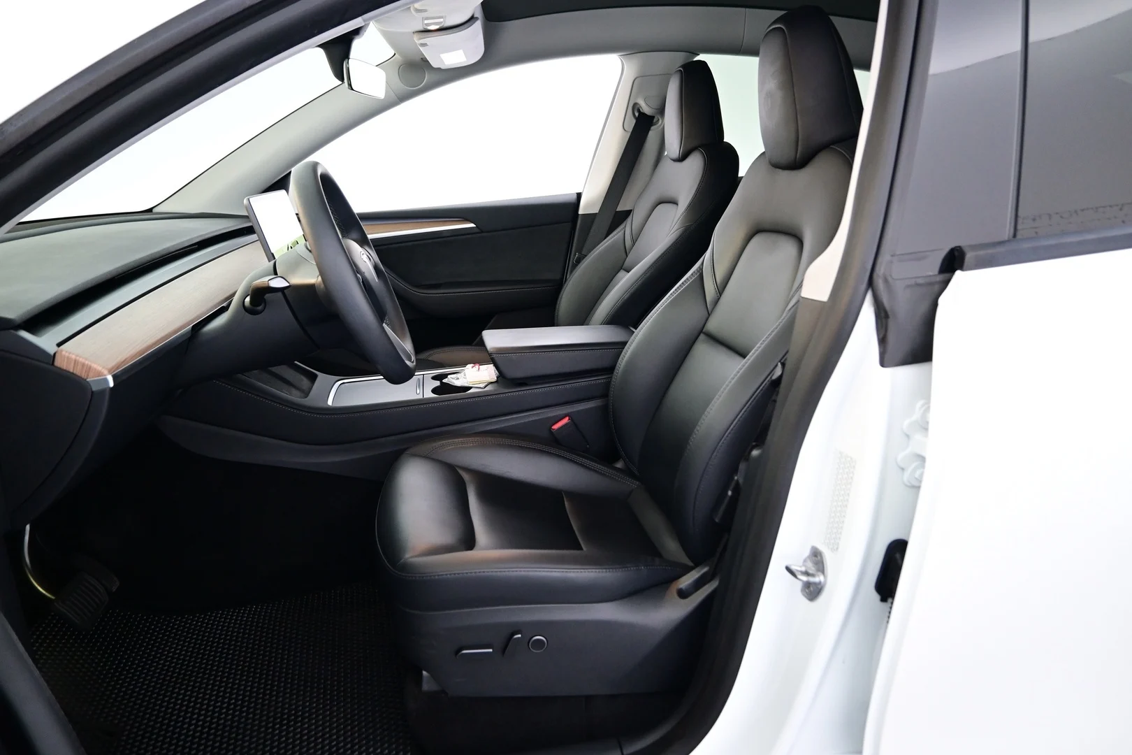 Car Image - 2ypVdXmv4cuoKeakPBzwlX