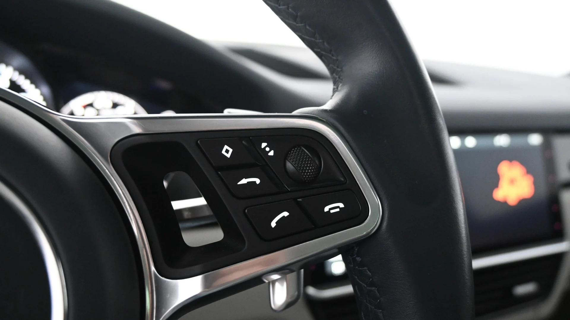 Car Image - 78hpdV7HFBk9dsNWwEwOAY