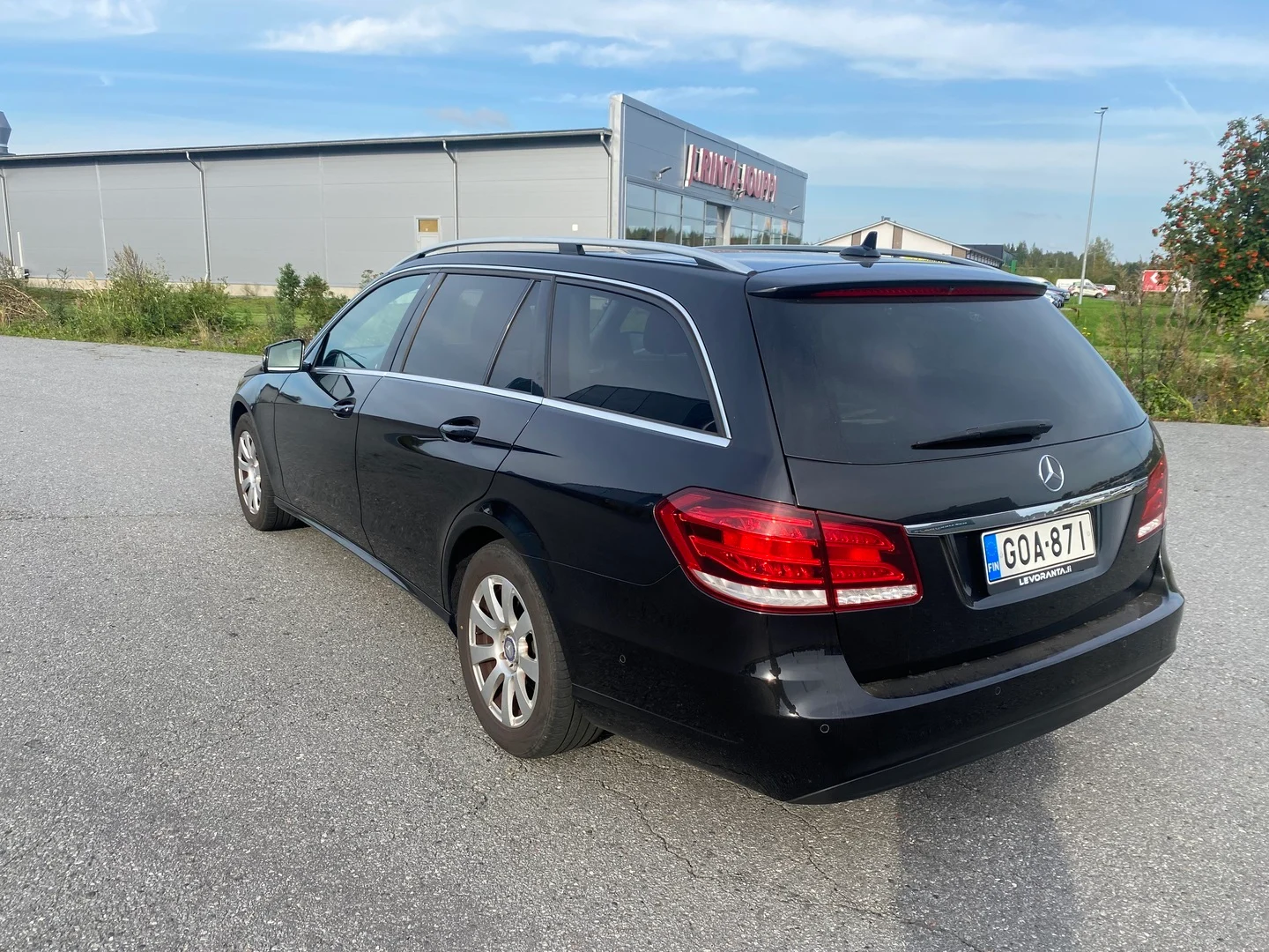Car Image - 3szN3LYaWUyYkF34CiOPzO