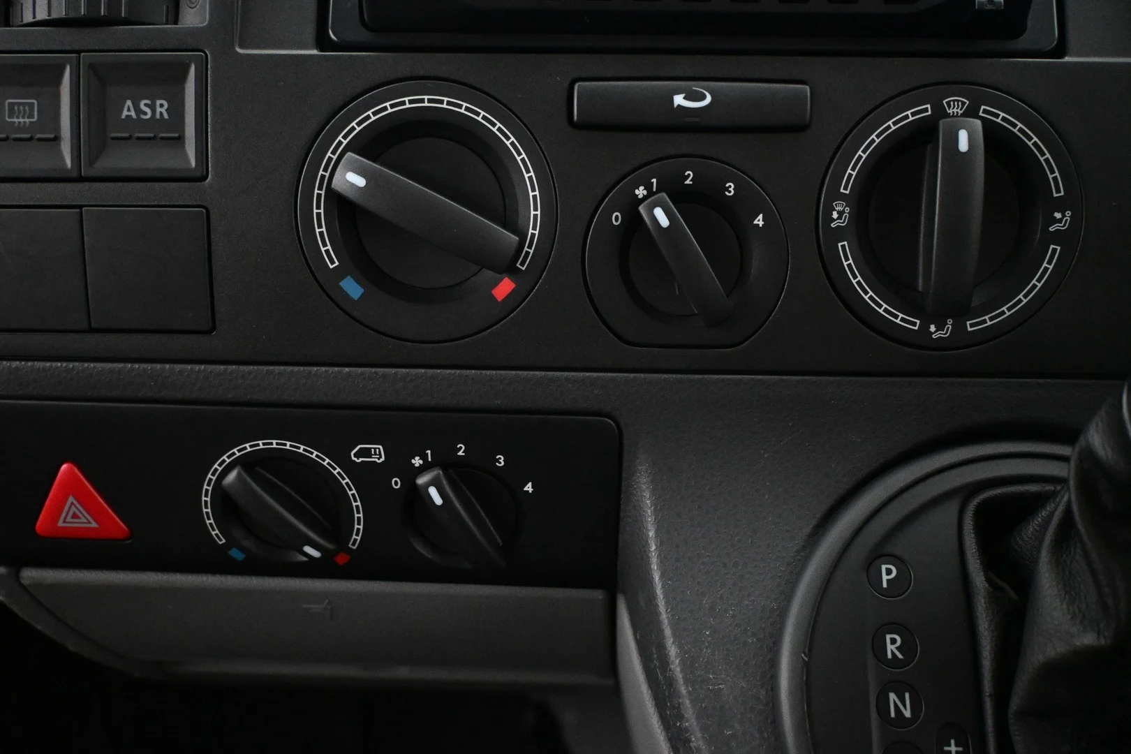 Car Image - 6jP8Zxtb0y1eIMGzmc1doN