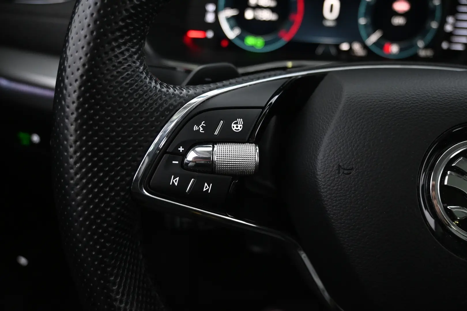 Car Image - 6CYiivnPxrrJjA8Qp4qq6s
