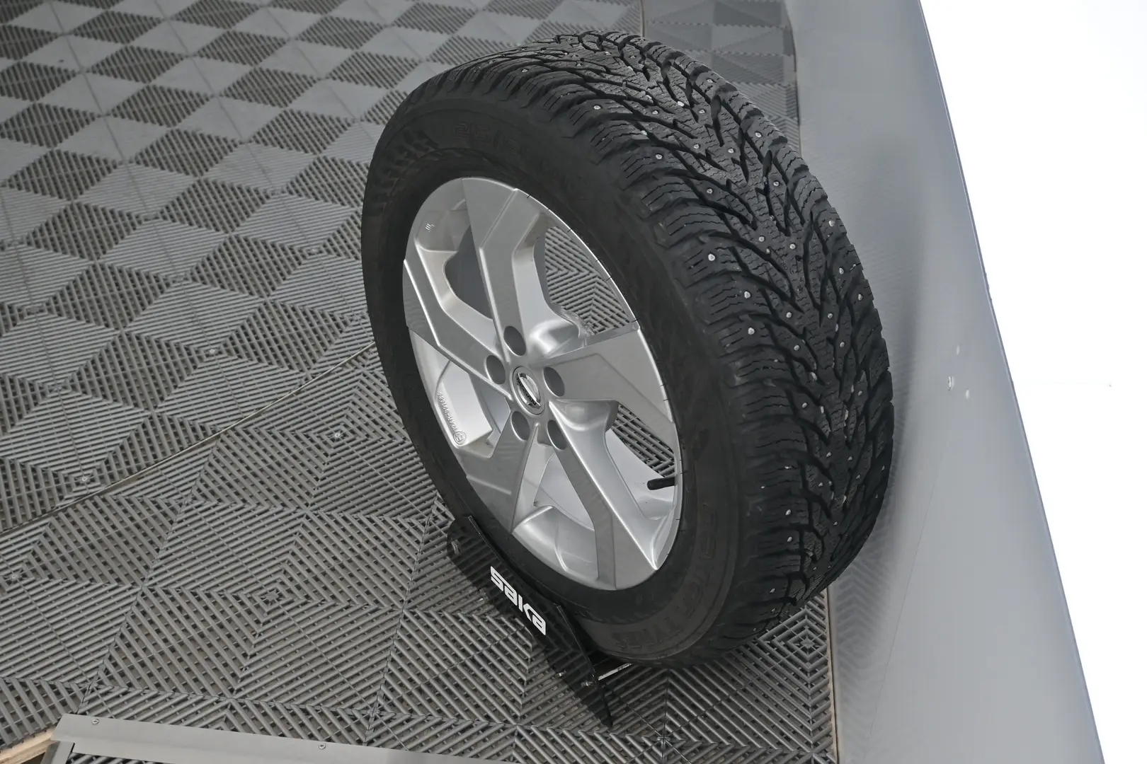 Car Image - 4js7UzV0JCAroWHY2TjNa3