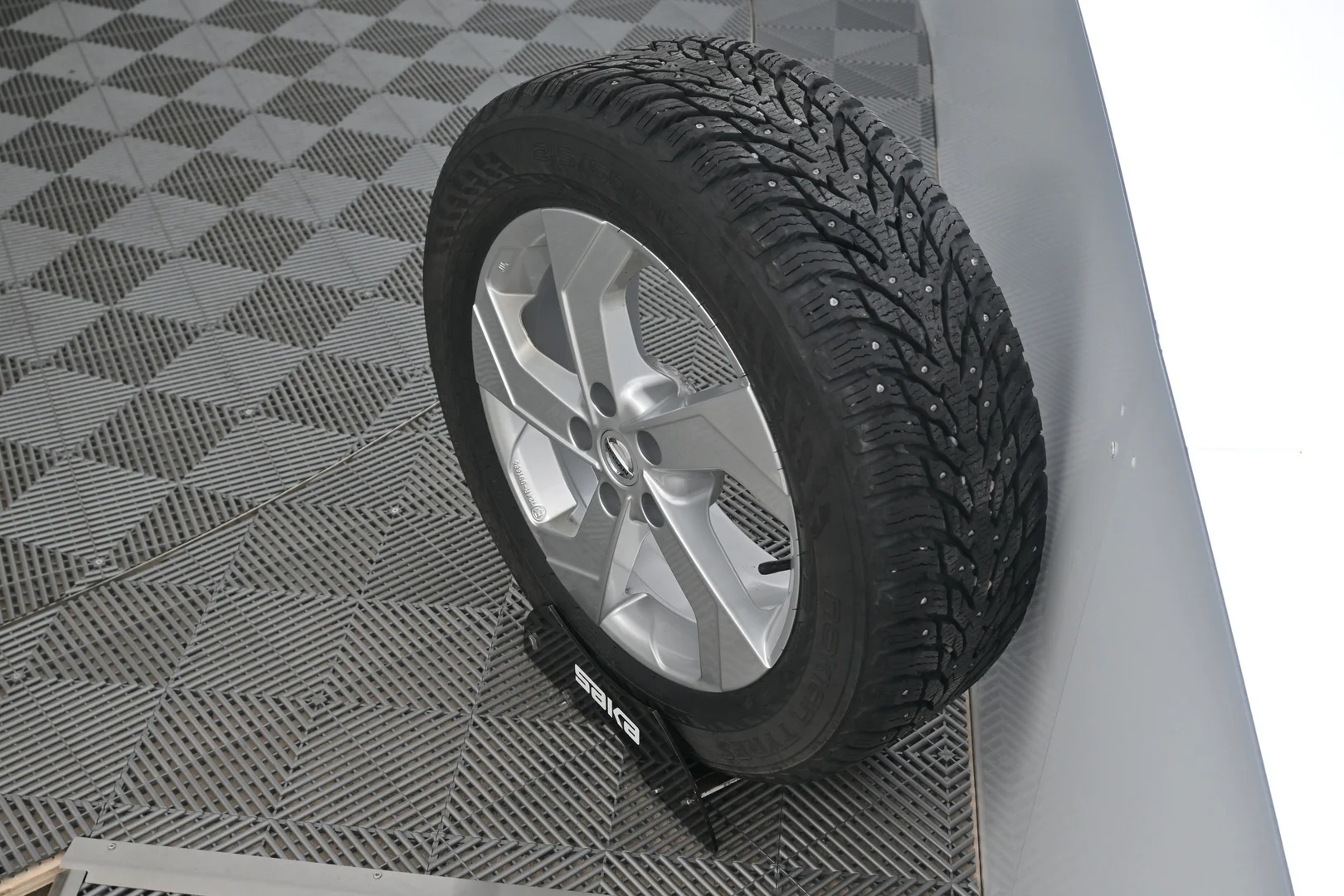 Car Image - 4js7UzV0JCAroWHY2TjNa3