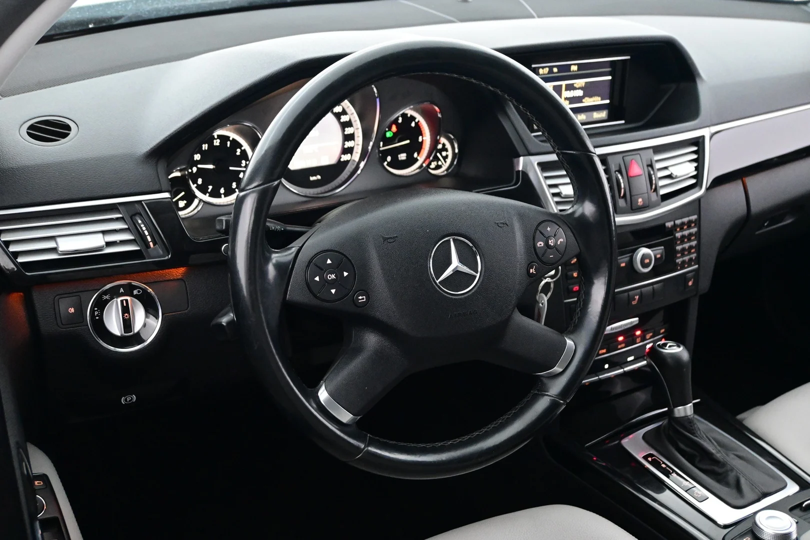 Car Image - VvFHSVqbiqK1OtuMMyfzX