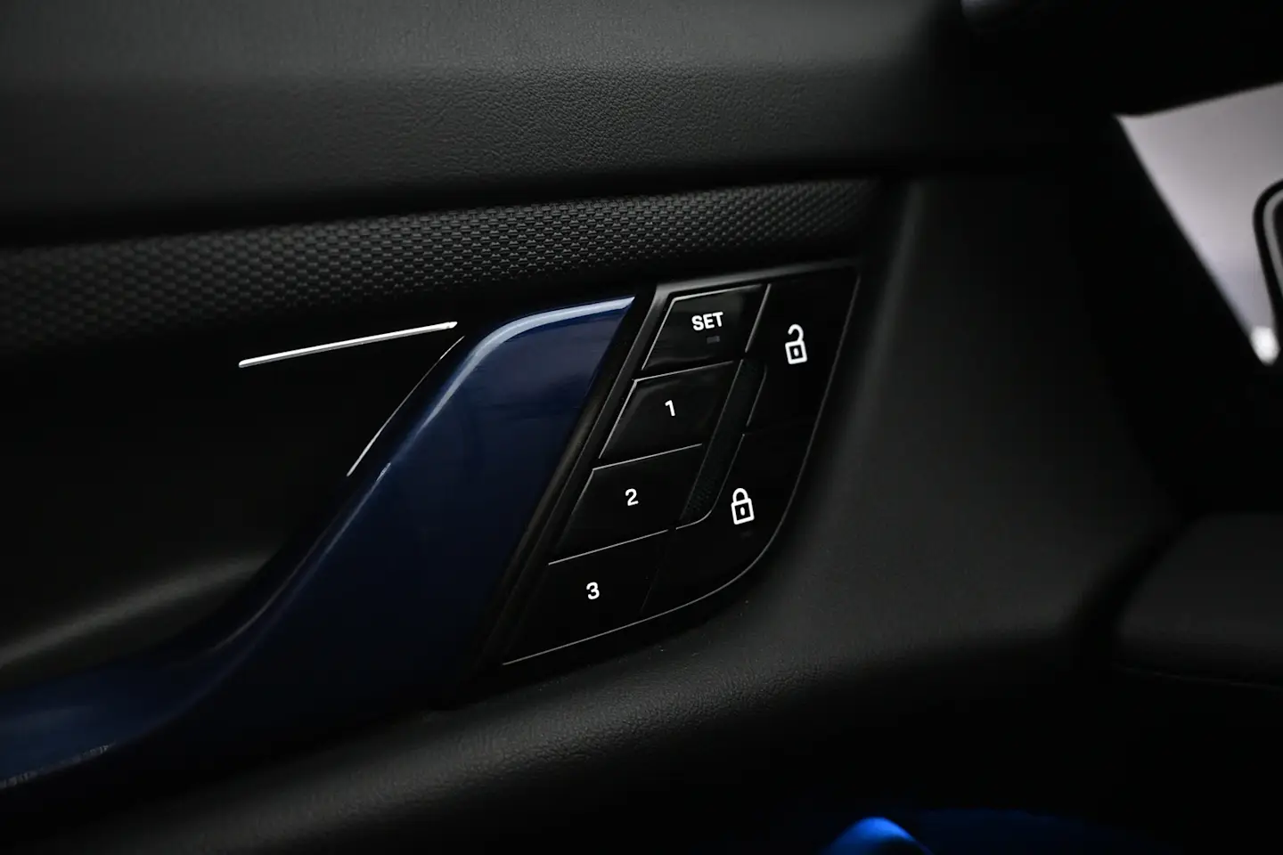 Car Image - 3lQr6uG5JwcCvFZ7Uwqp27