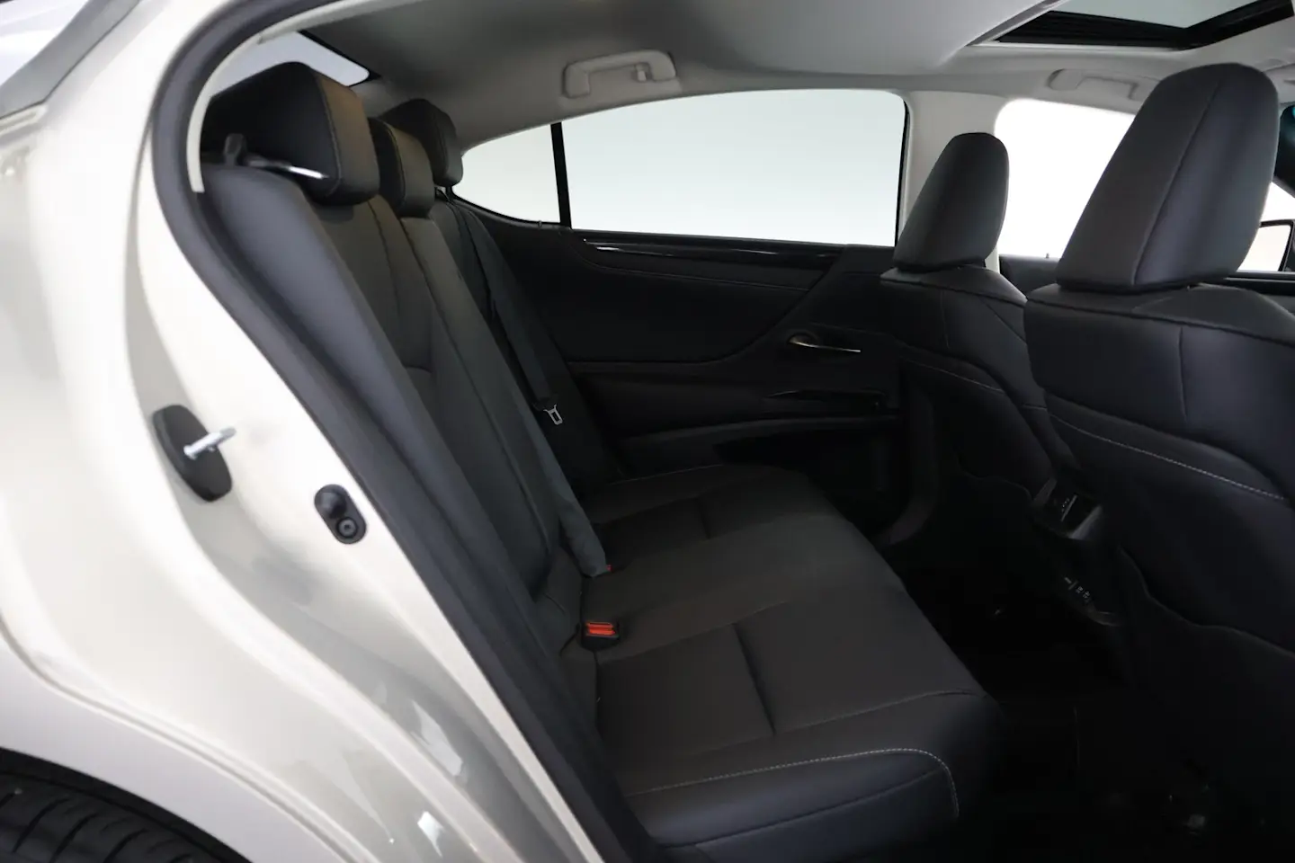 Car Image - 2sTLXuIUQt5Rx2GIwdN48F