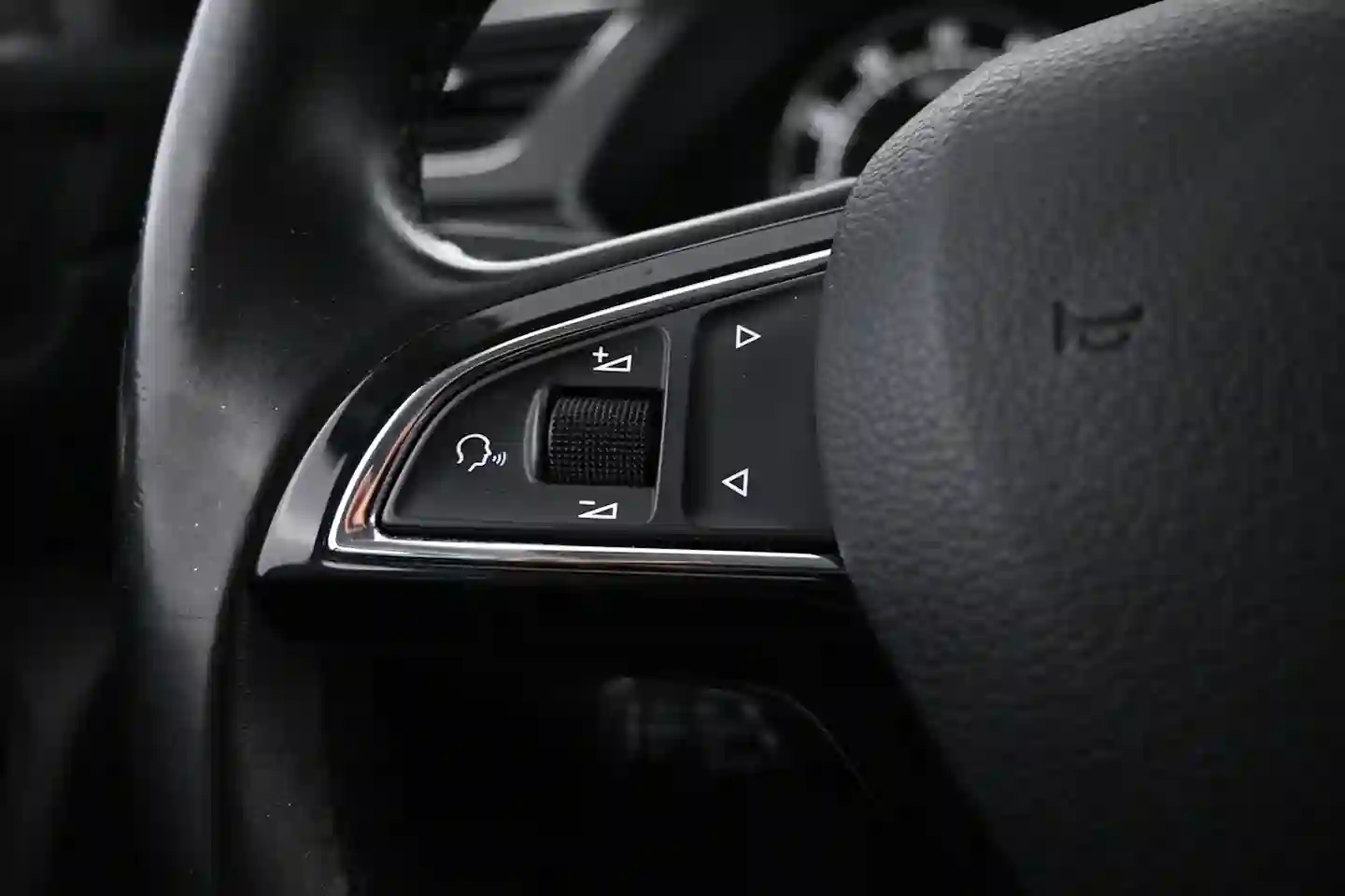 Car Image - 3rhcXen9Avu80hIdzkTKyM