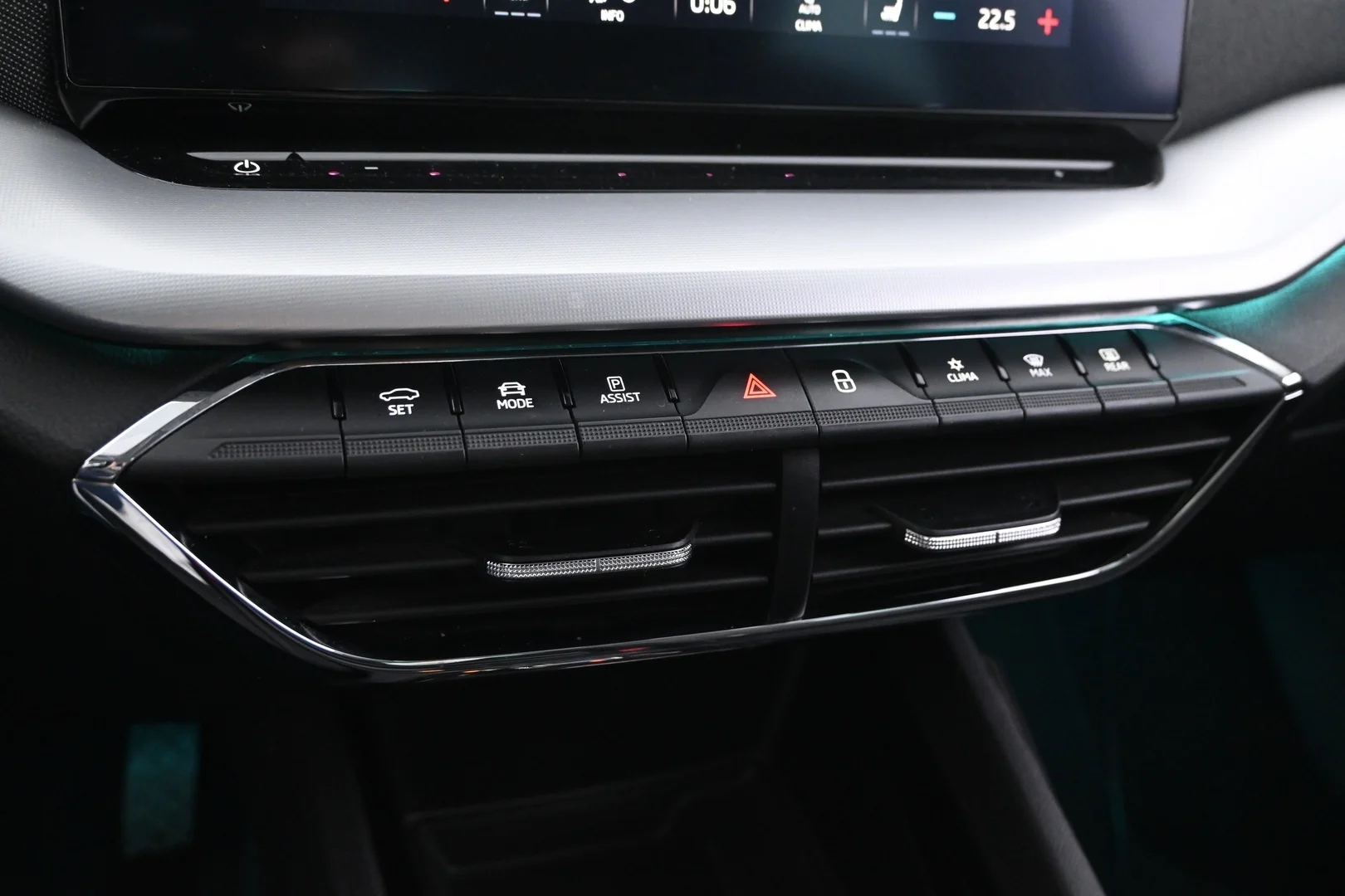 Car Image - 2sFzSRXANkCudJ4INJ7zTq