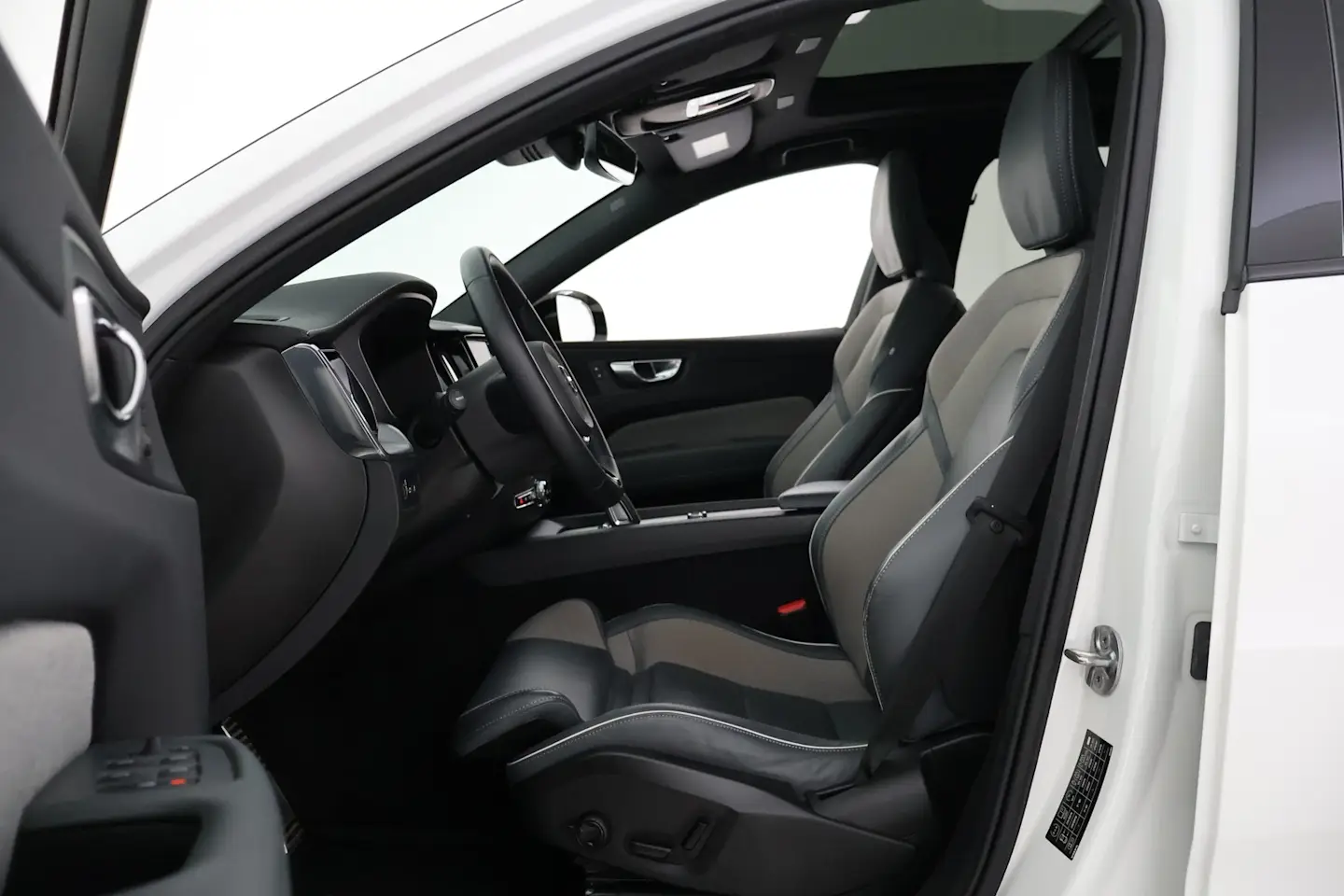Car Image - 1Gi9ls1ead1ZS1pXNuNhGT