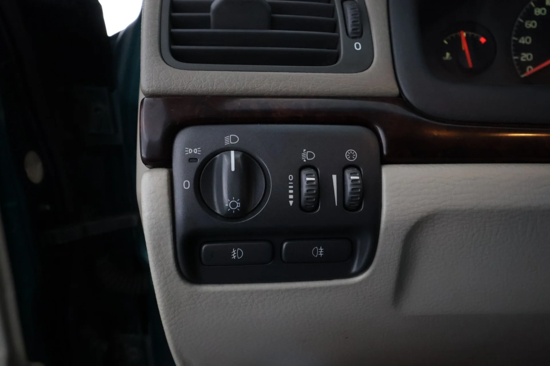 Car Image - 1qn7DxokFHmimmxrdDDMdj