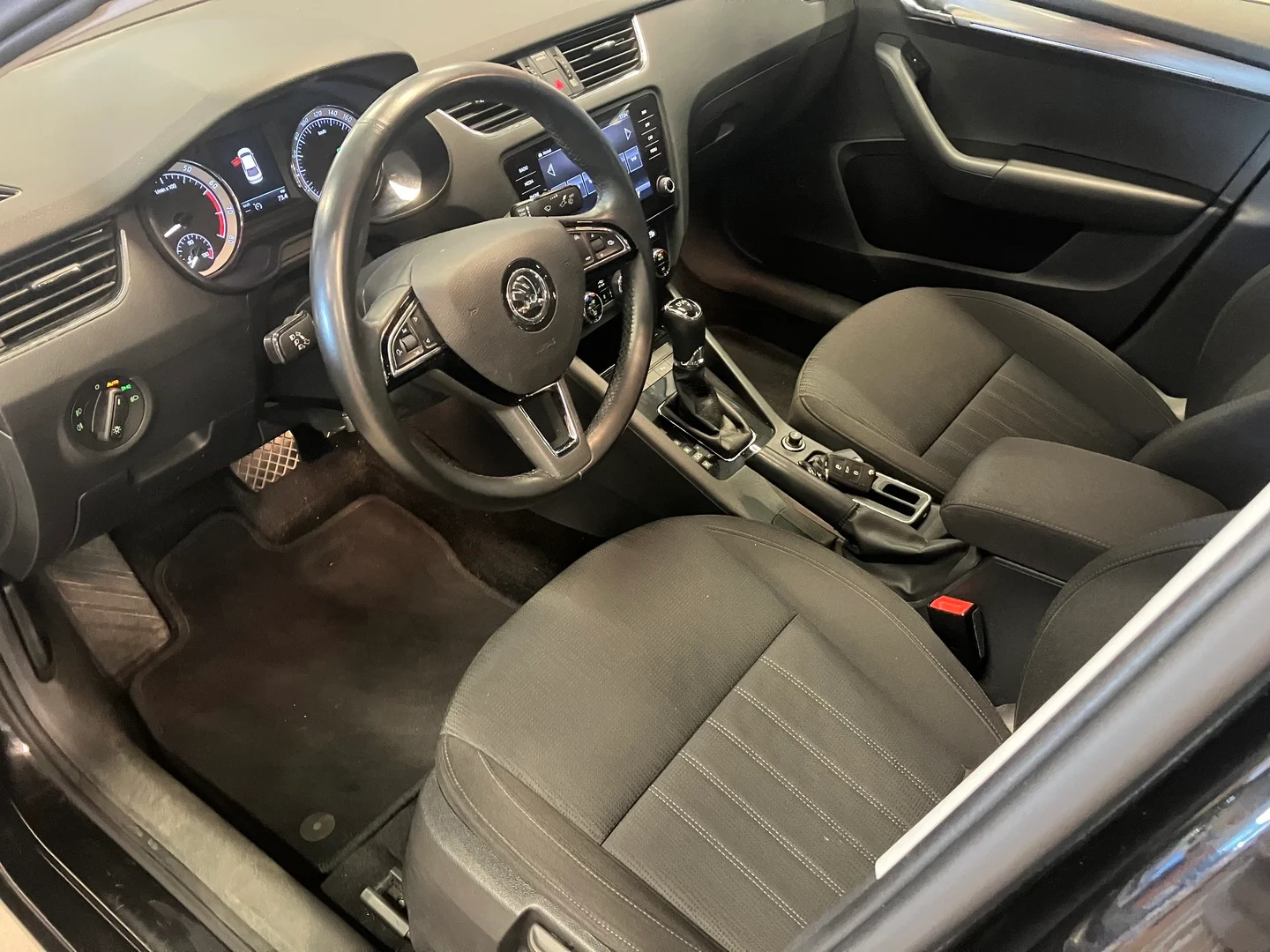 Car Image - 5wryzHTixiiDROSzM4Ue3q