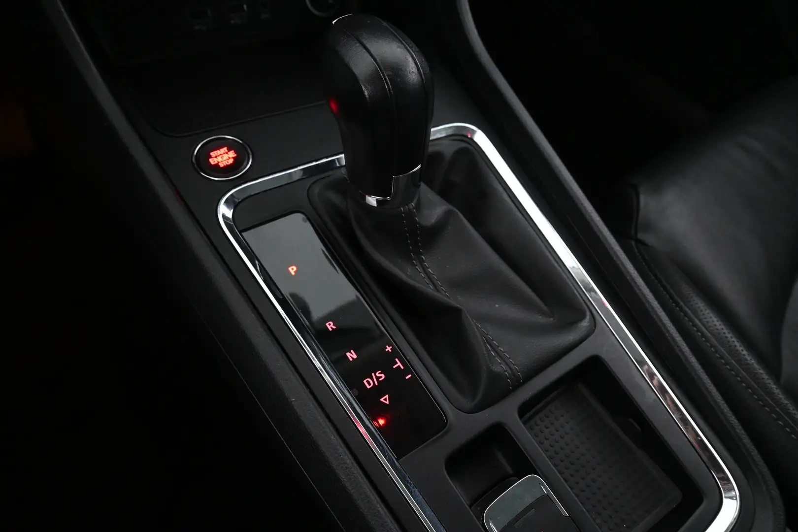 Car Image - 39ngd8bsj3lVx5vwpIq6Gv