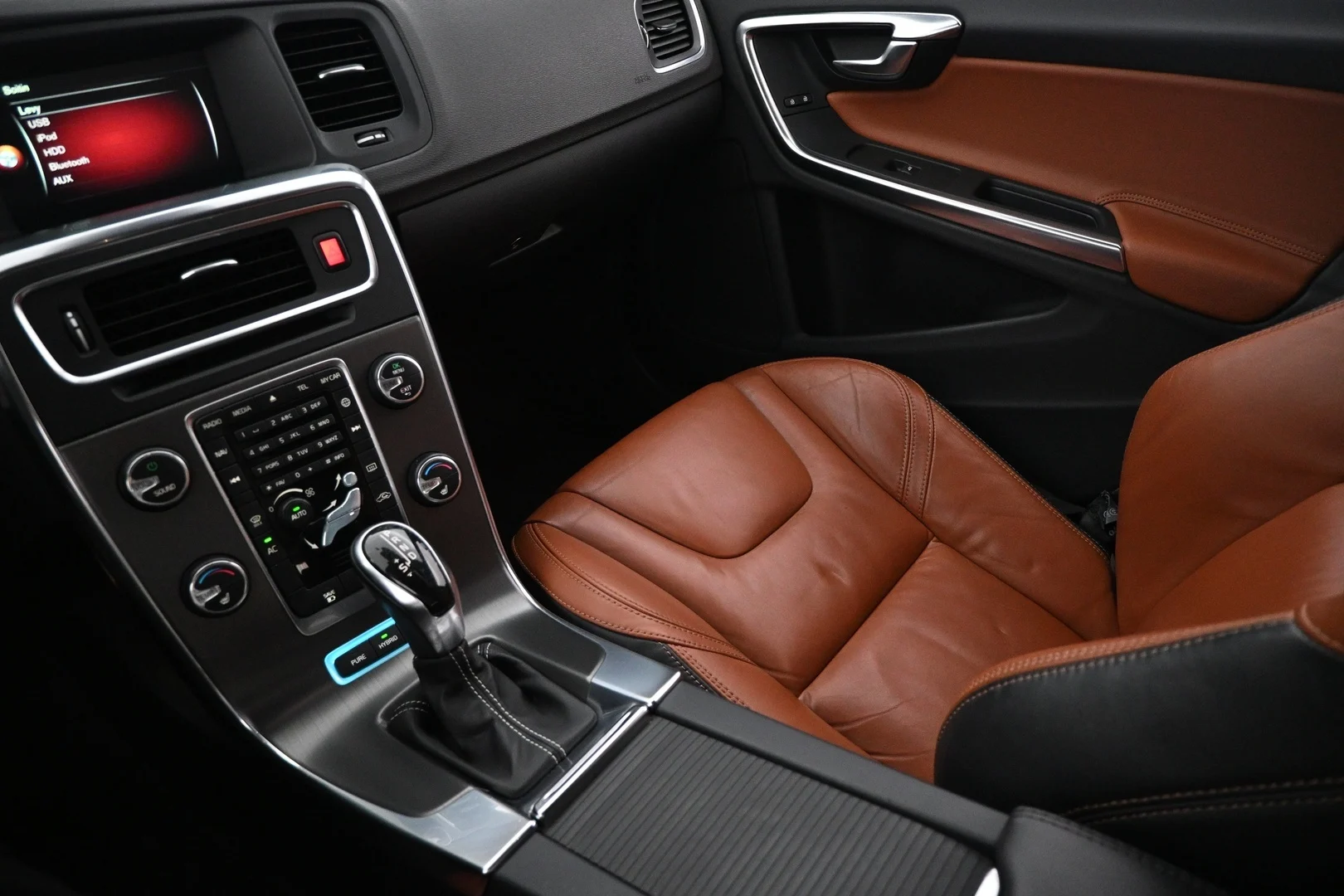 Car Image - 1HJLOsAzlcjUh3lidgyJNn