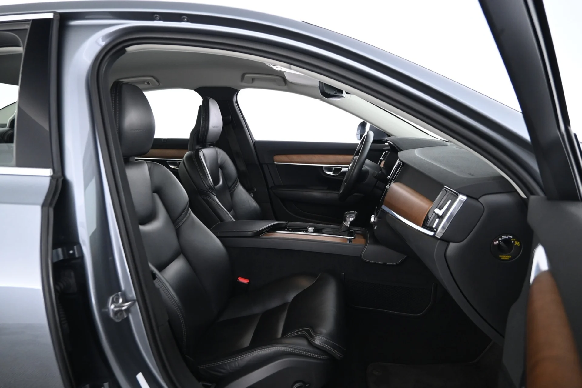 Car Image - 5DTejpL3JwOtiHk8k9vSuO