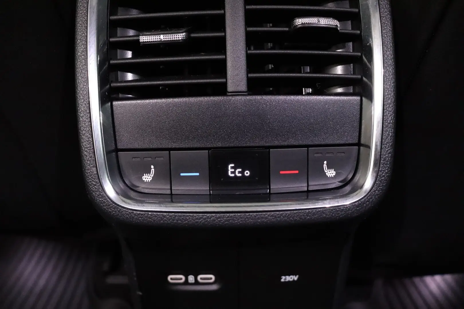 Car Image - el2slJT0mmnmQI7edaE74