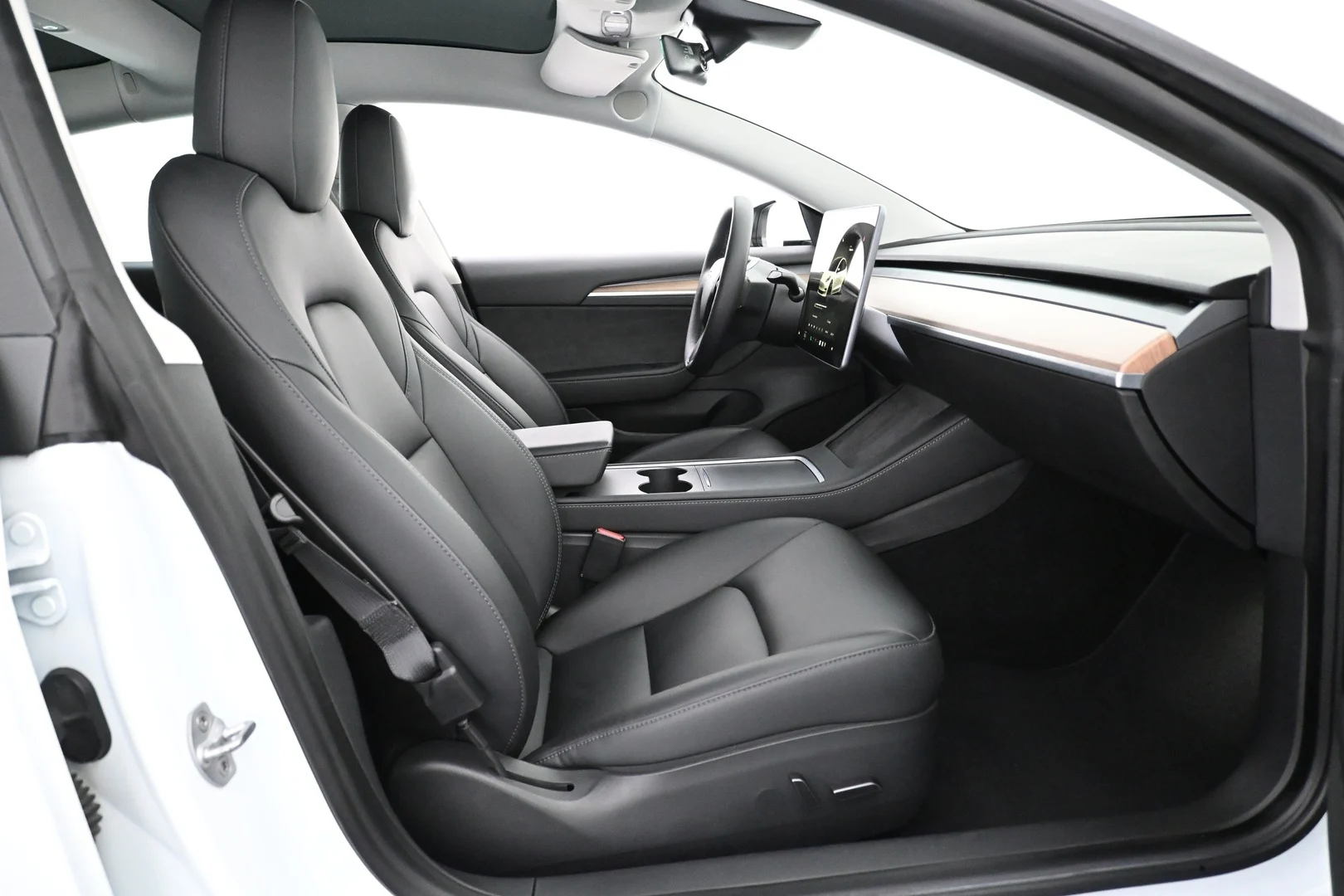 Car Image - WzarpjFbqcBcCyHSoxr1G