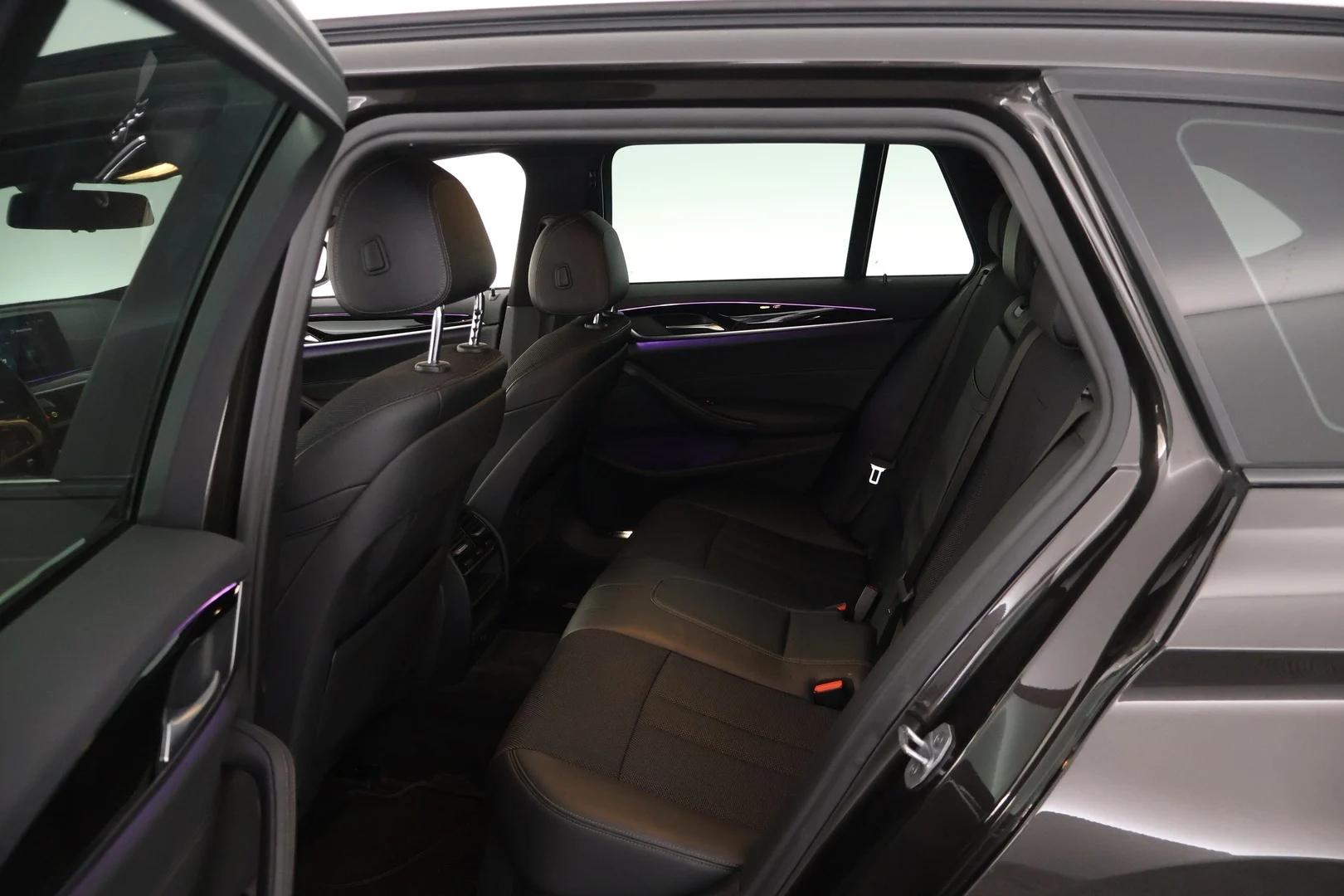 Car Image - 1mA9BMBqMxsvhjS8w4uyXg