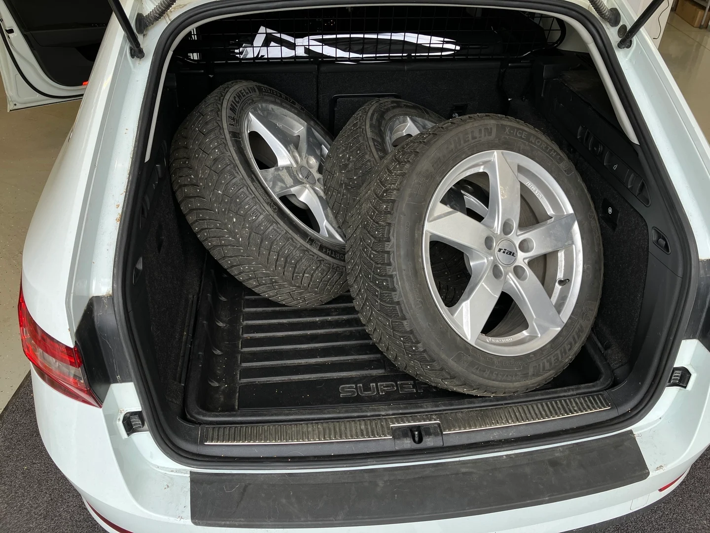 Car Image - 7ewUn65YRg5mT2sRSL8o1L